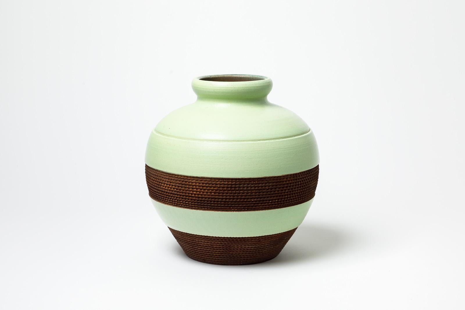 Green and brown glazed stoneware vase by Pol Chambost, circa 1930. In Excellent Condition For Sale In Saint-Ouen, FR