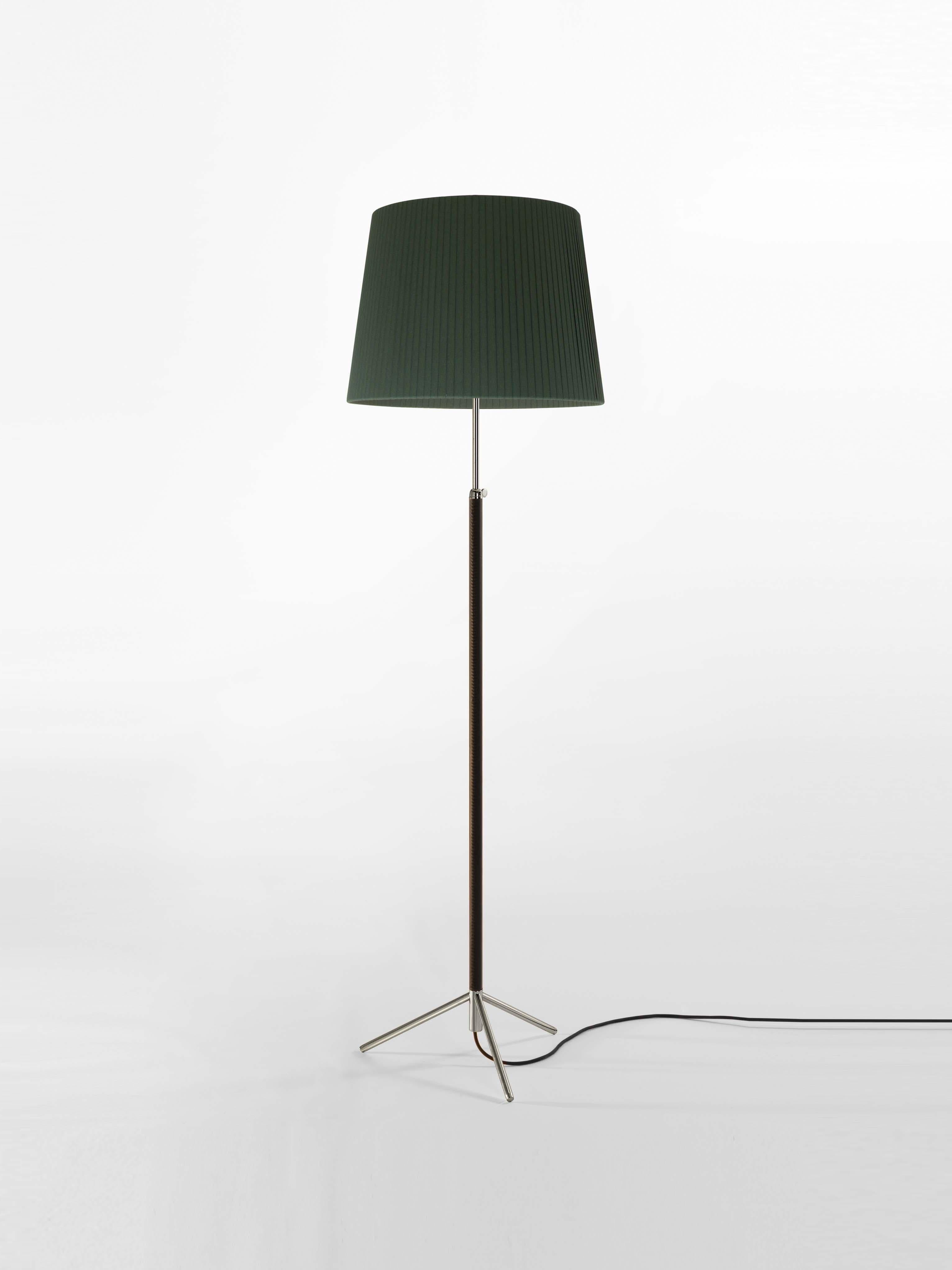 Green and Chrome Pie de Salón G1 floor lamp by Jaume Sans
Dimensions: D 45 x H 120-160 cm
Materials: Metal, leather, ribbon.
Available in chrome-plated or polished brass structure.
Available in other shade colors and sizes.

This slender