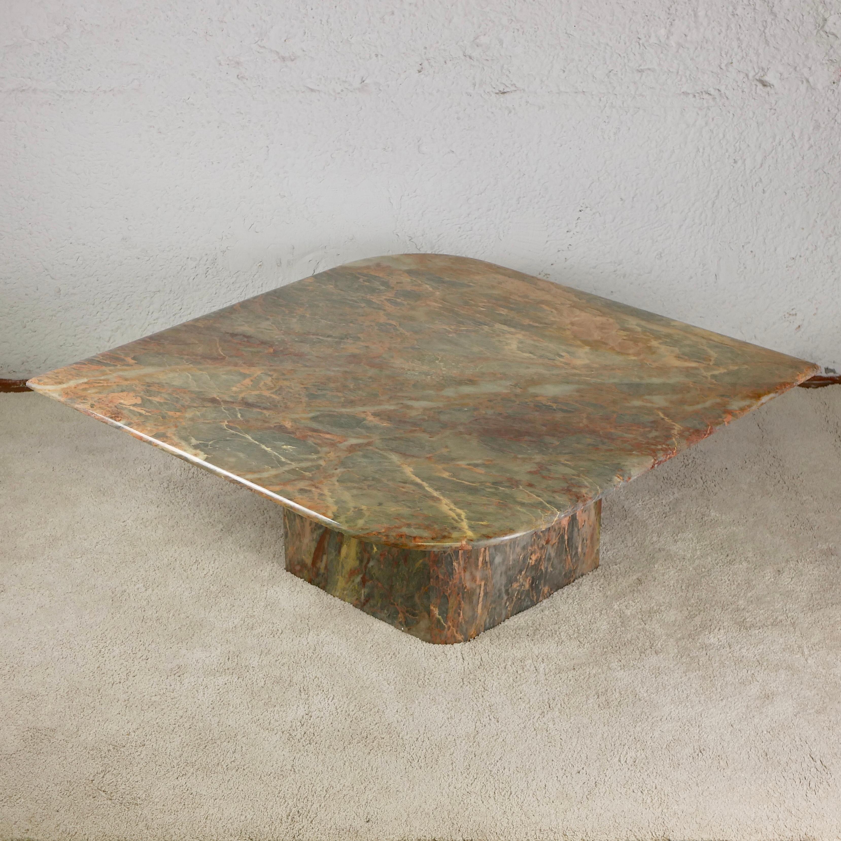 Green and Coral Eye-Shape Marble Coffee Table, Italy, 1970s 1