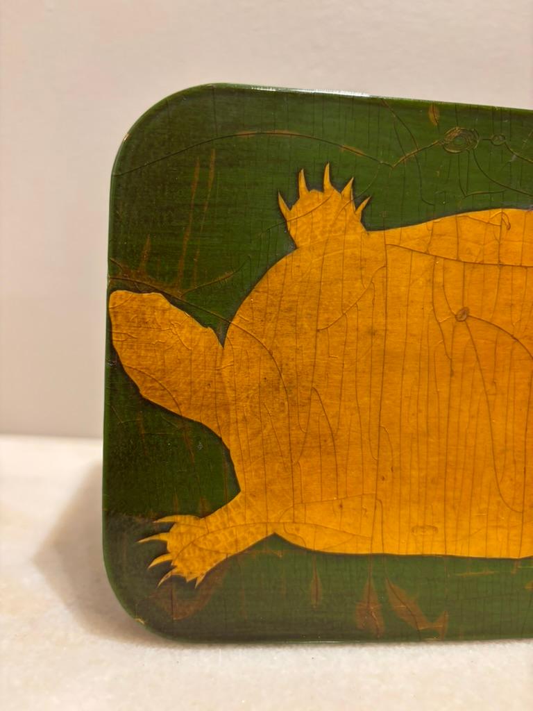 Scatola per tartarughe a decoupage in lacca verde e oro con interno in finto guscio di tartaruga in vendita 2