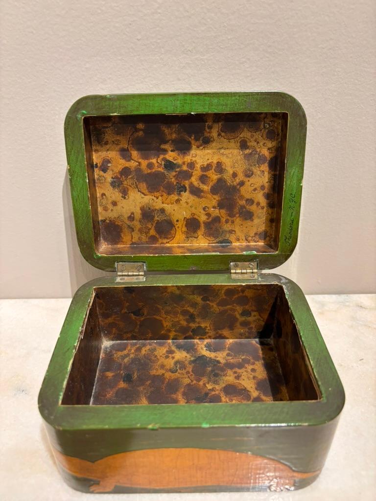 Scatola per tartarughe a decoupage in lacca verde e oro con interno in finto guscio di tartaruga in vendita 11