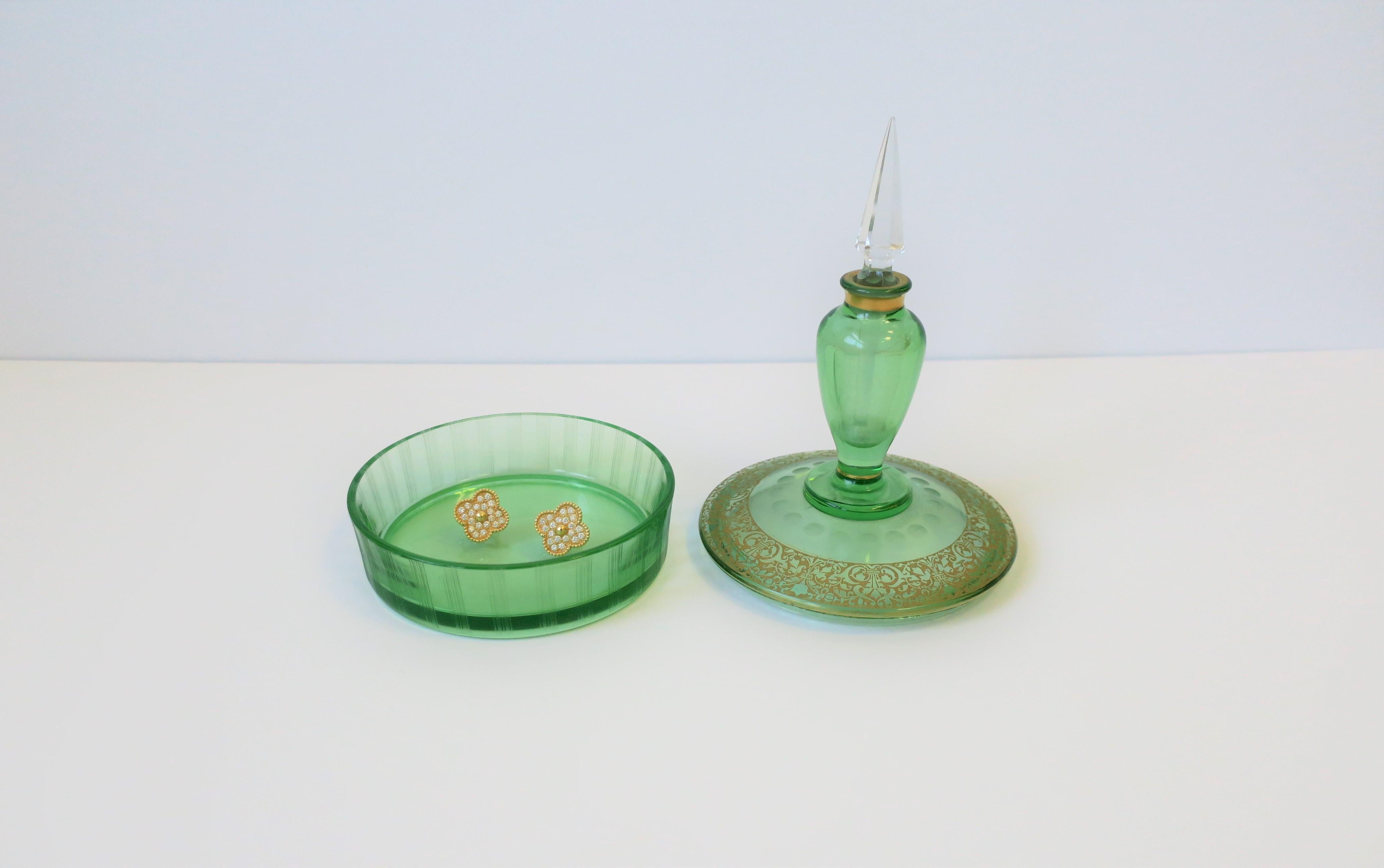 Green Glass Box and Perfume Vanity Bottle In Good Condition For Sale In New York, NY