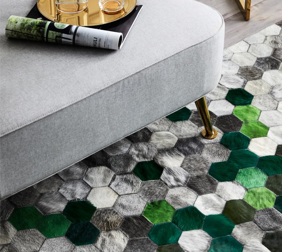 Alfombra de piel de vaca Angulo personalizable verde y gris grande Pakistaní en venta