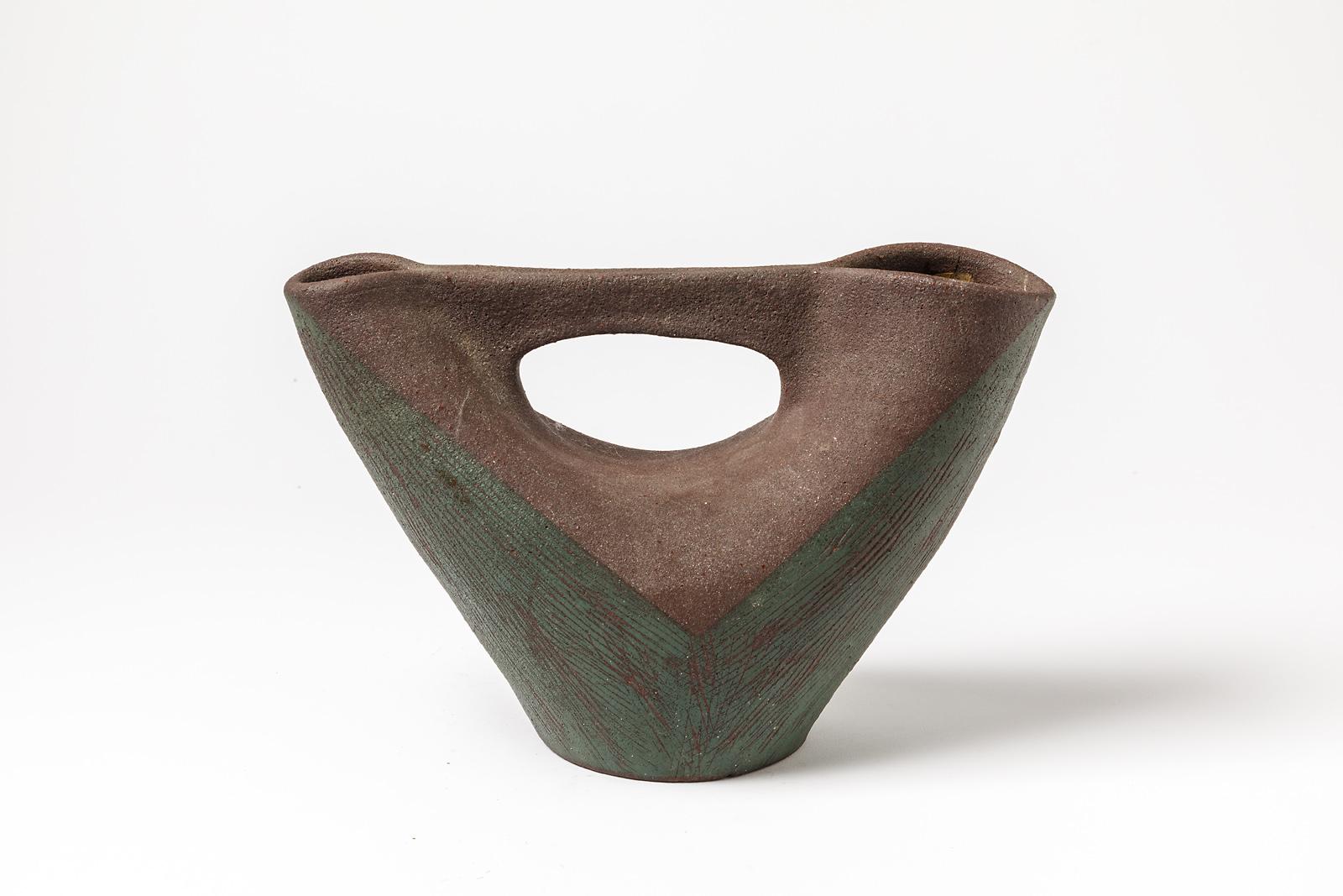 Accolay

Originale forma libera di accolay potery francese

Firmato sotto la base

Colori degli smalti ceramici grigio e verde

Pezzo unico del 1970 circa

Condizioni originali perfette

Misure: Altezza 18 cm Larghezza 29 cm Profondità