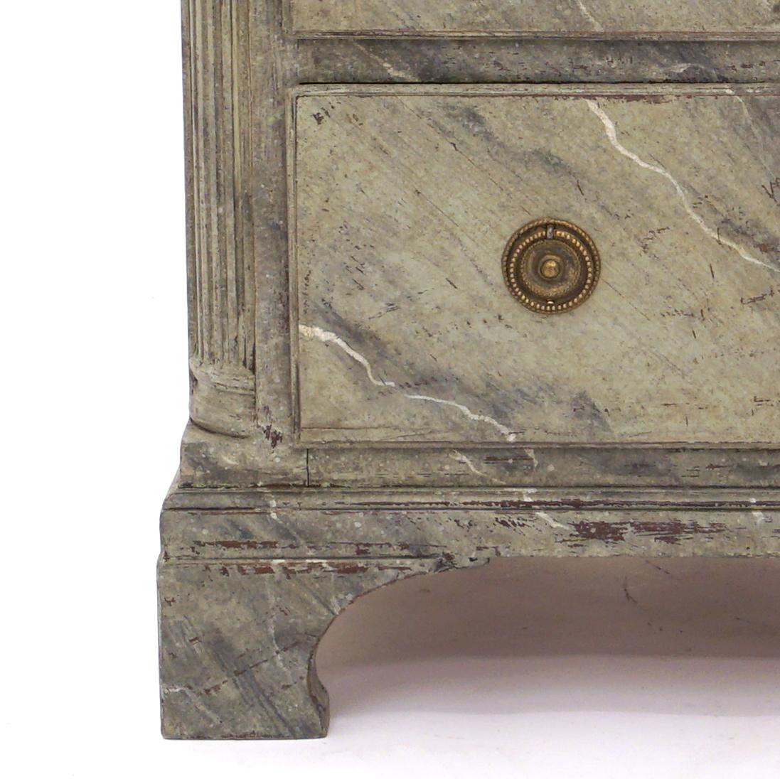Green and Grey Marbled Danish Louis XVI Commode with Three Drawers In Good Condition For Sale In Aabenraa, DK