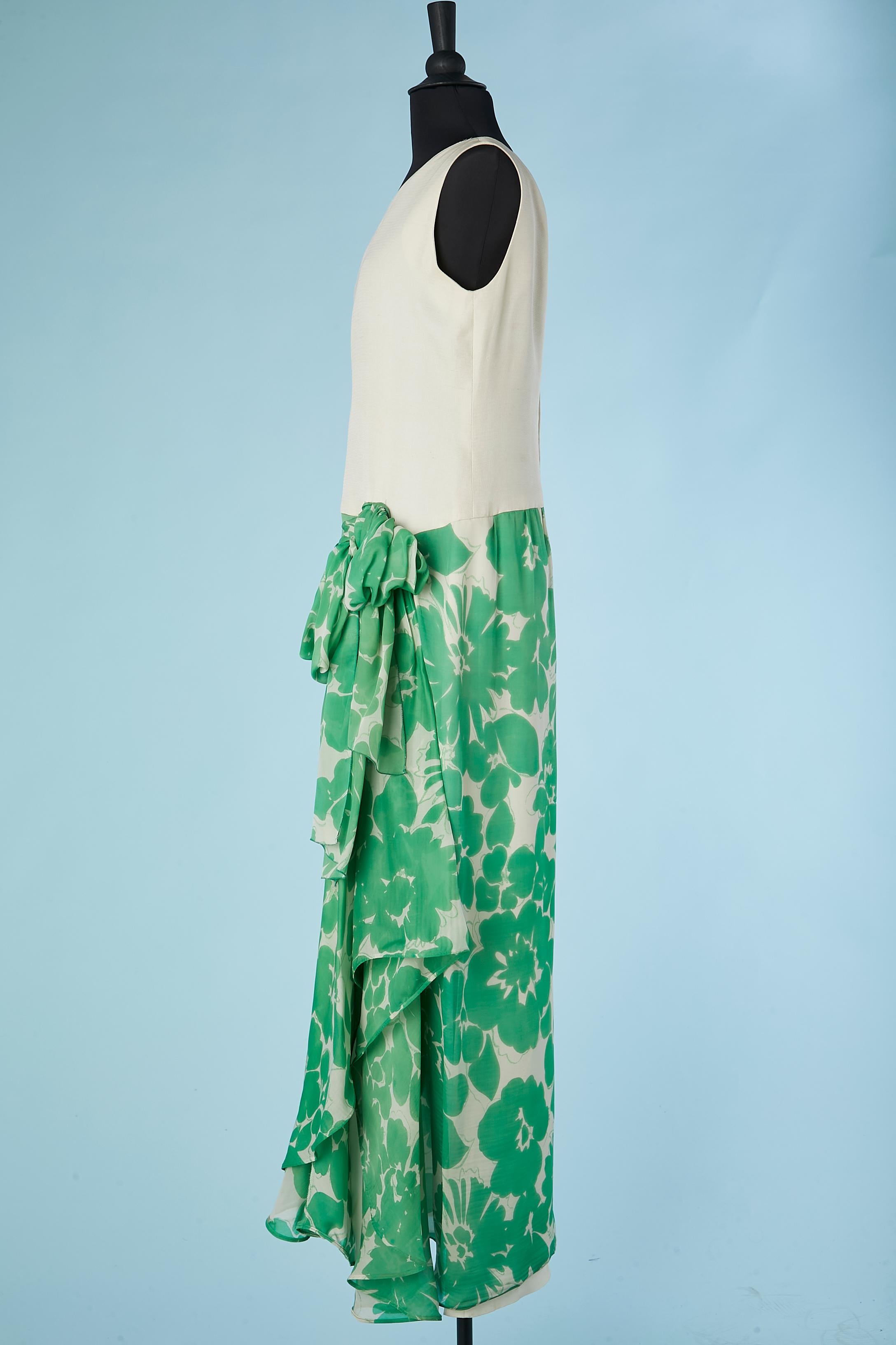 Robe du soir asymtrique en soie verte et blanc cass Christian Dior  Excellent état - En vente à Saint-Ouen-Sur-Seine, FR