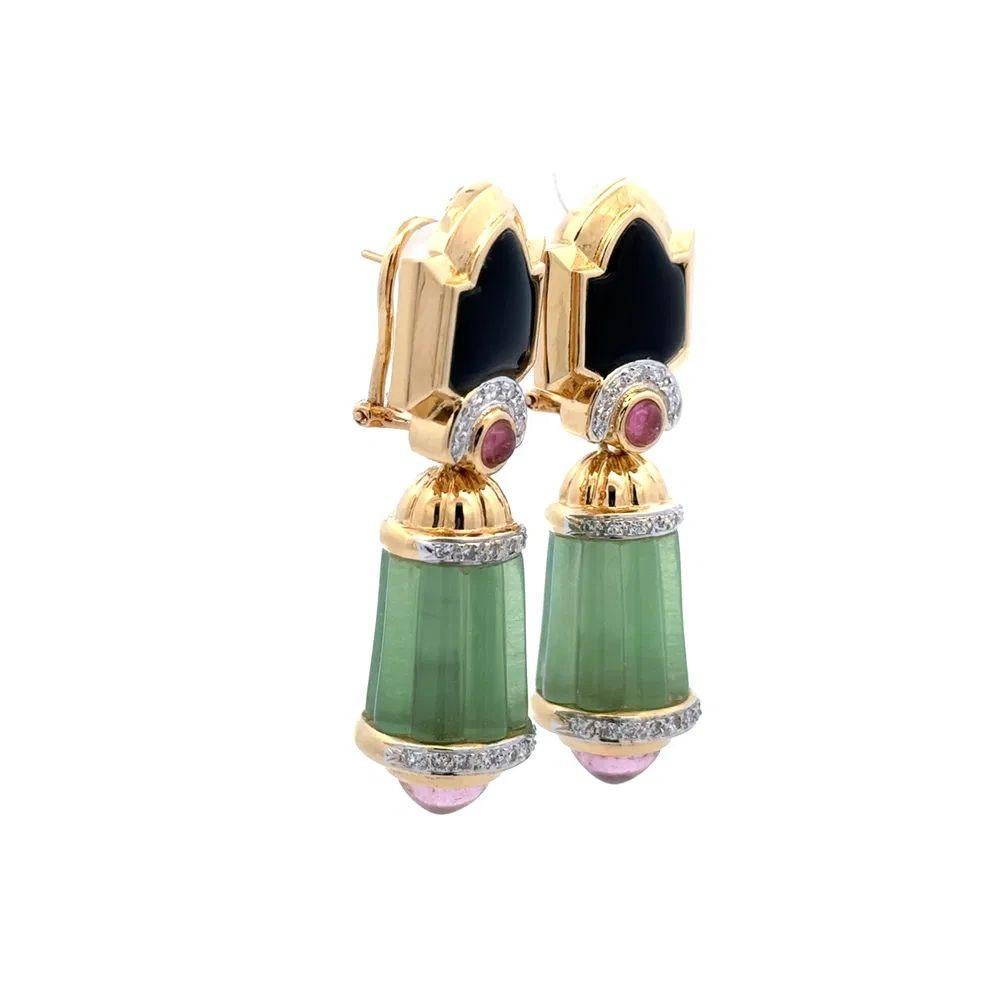 Semplicemente bello! Orecchini vintage in oro con tormalina verde e rosa, diamanti e onice, finemente dettagliati. Onice in alto, tormalina verde e rosa in basso, impreziosita da Pink Diamond da 0,44tcw tra le gemme di tormalina verde e rosa, per un