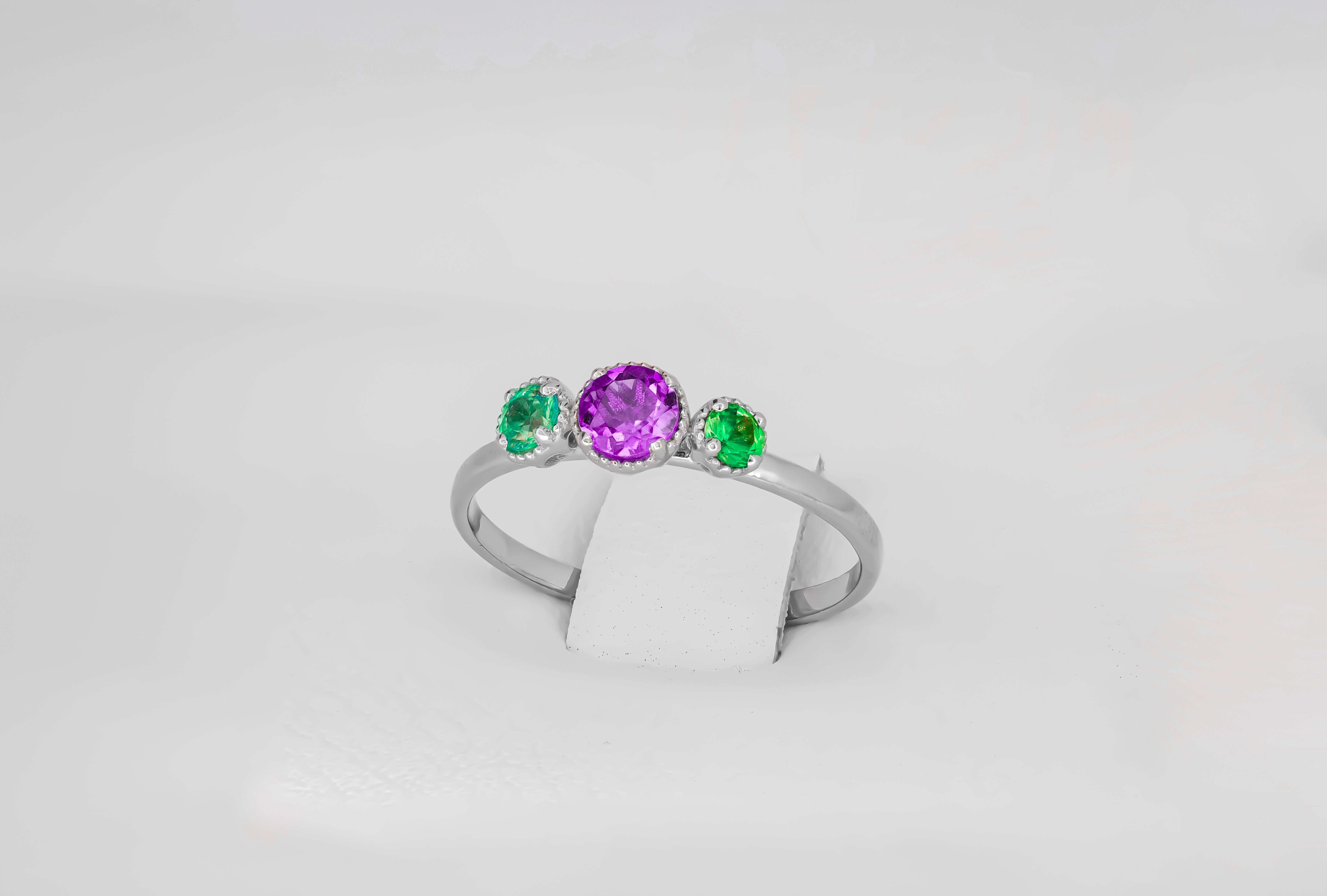 Bague en or 14k sertie de pierres précieuses vertes et violettes. Pour femmes en vente