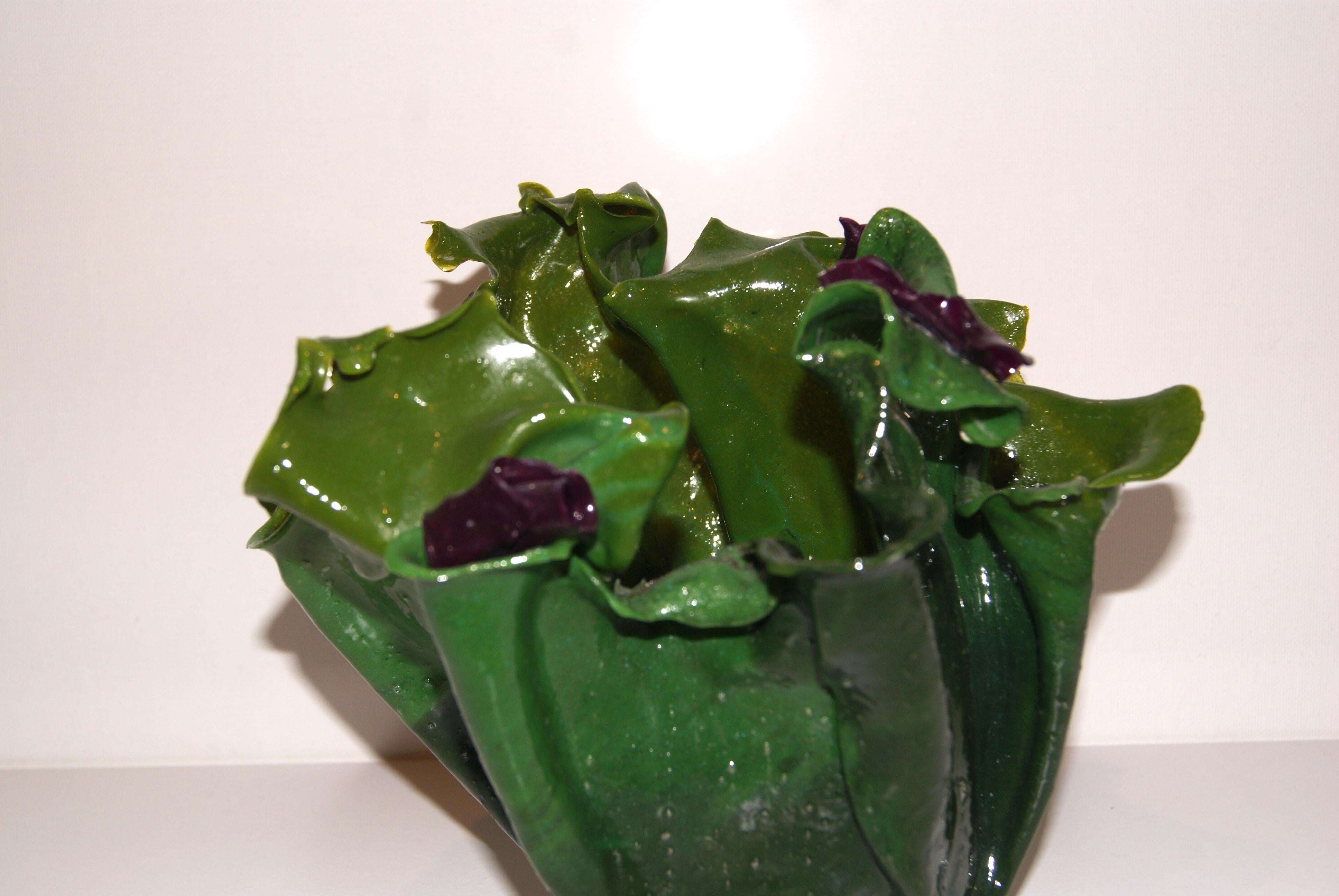 Moderno Vaso scultura verde e viola lucido in vendita