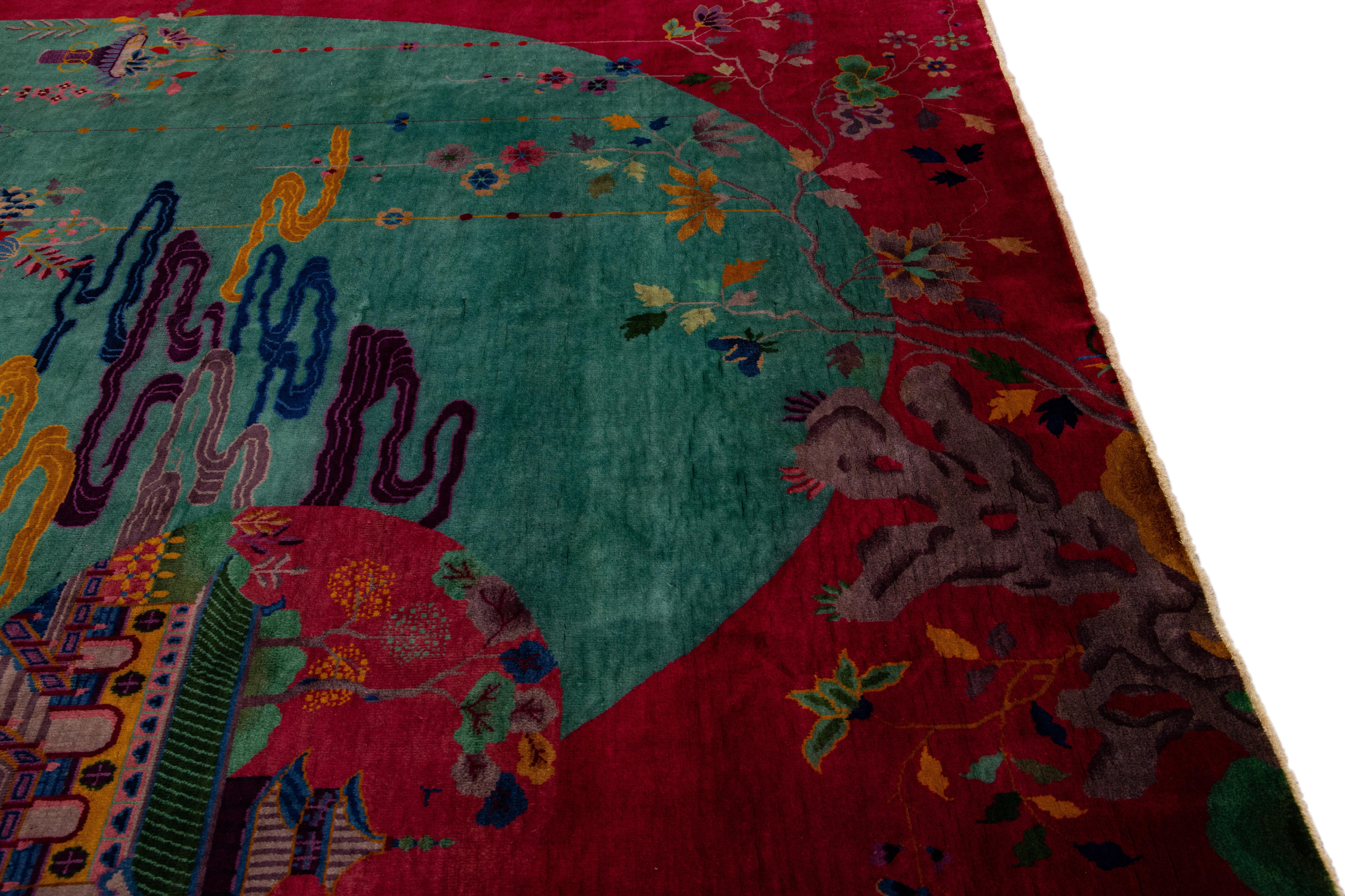 Antiker, handgefertigter, geblümter, chinesischer Wollteppich im Art déco-Stil in Grün und Rot im Angebot 1