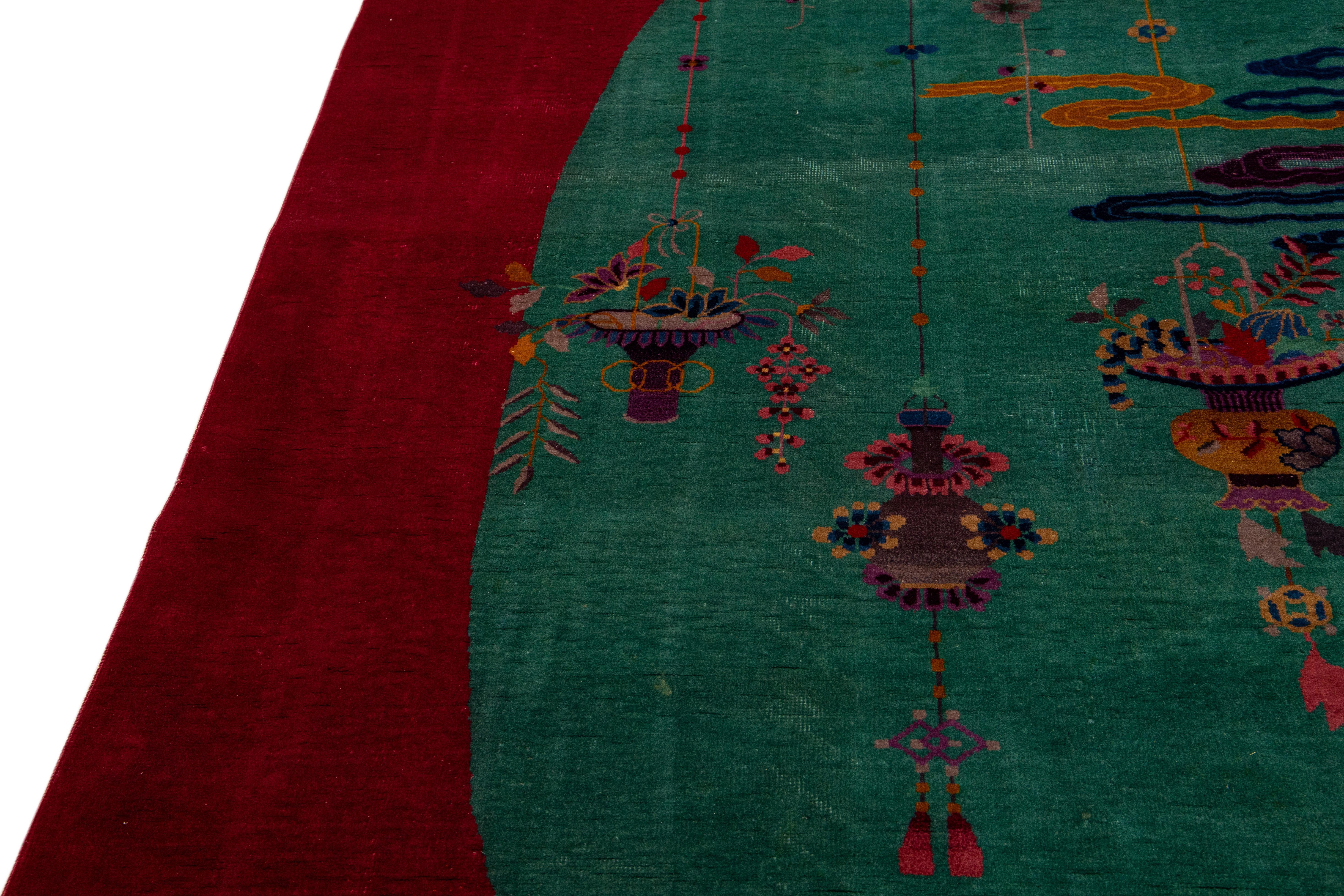 Antiker, handgefertigter, geblümter, chinesischer Wollteppich im Art déco-Stil in Grün und Rot im Angebot 2