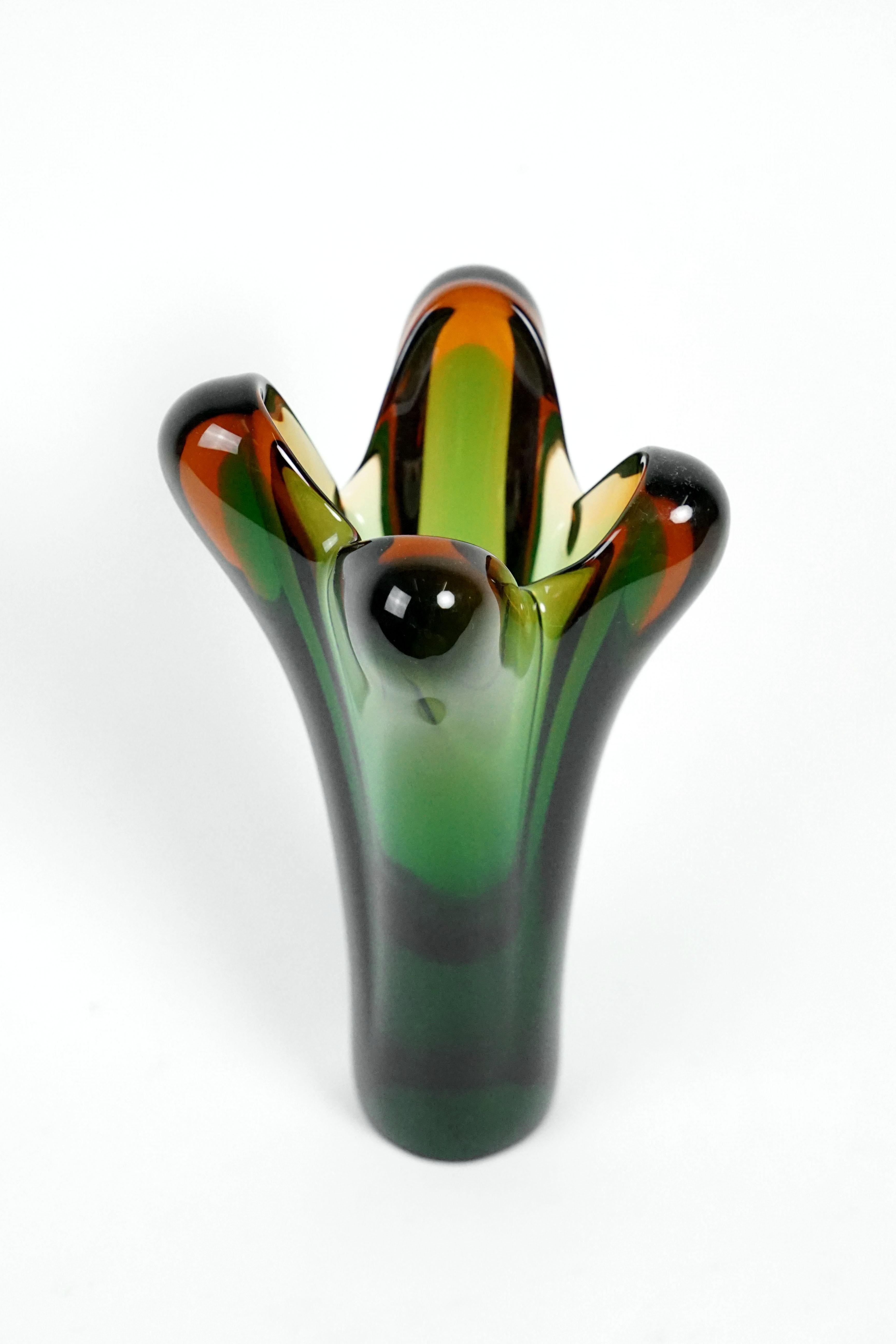 Mid-Century Modern Green and Red Art Glass Vase by Josef Hospodka, 1960s For Sale