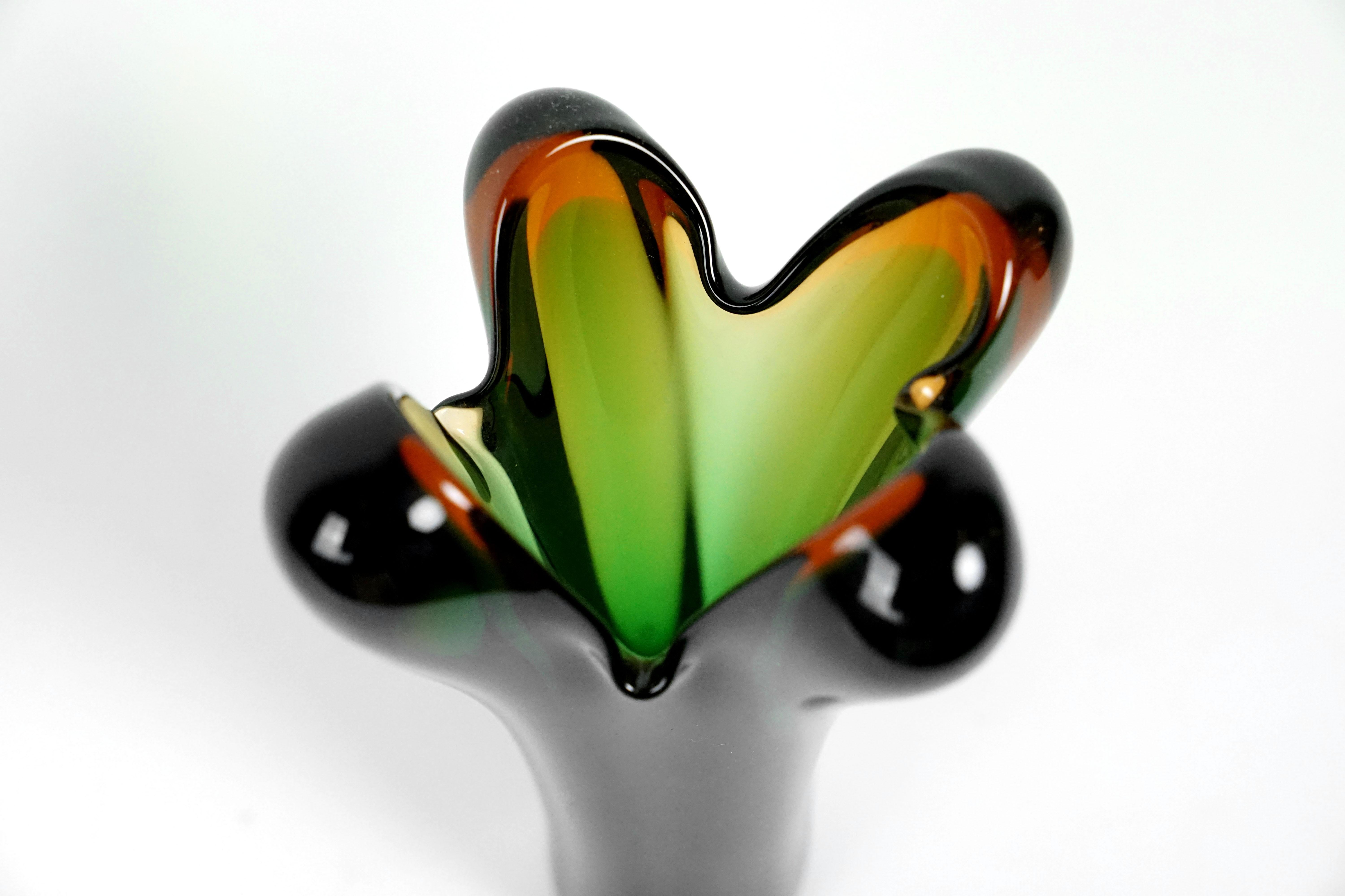 Green and Red Art Glass Vase by Josef Hospodka, 1960s For Sale 1