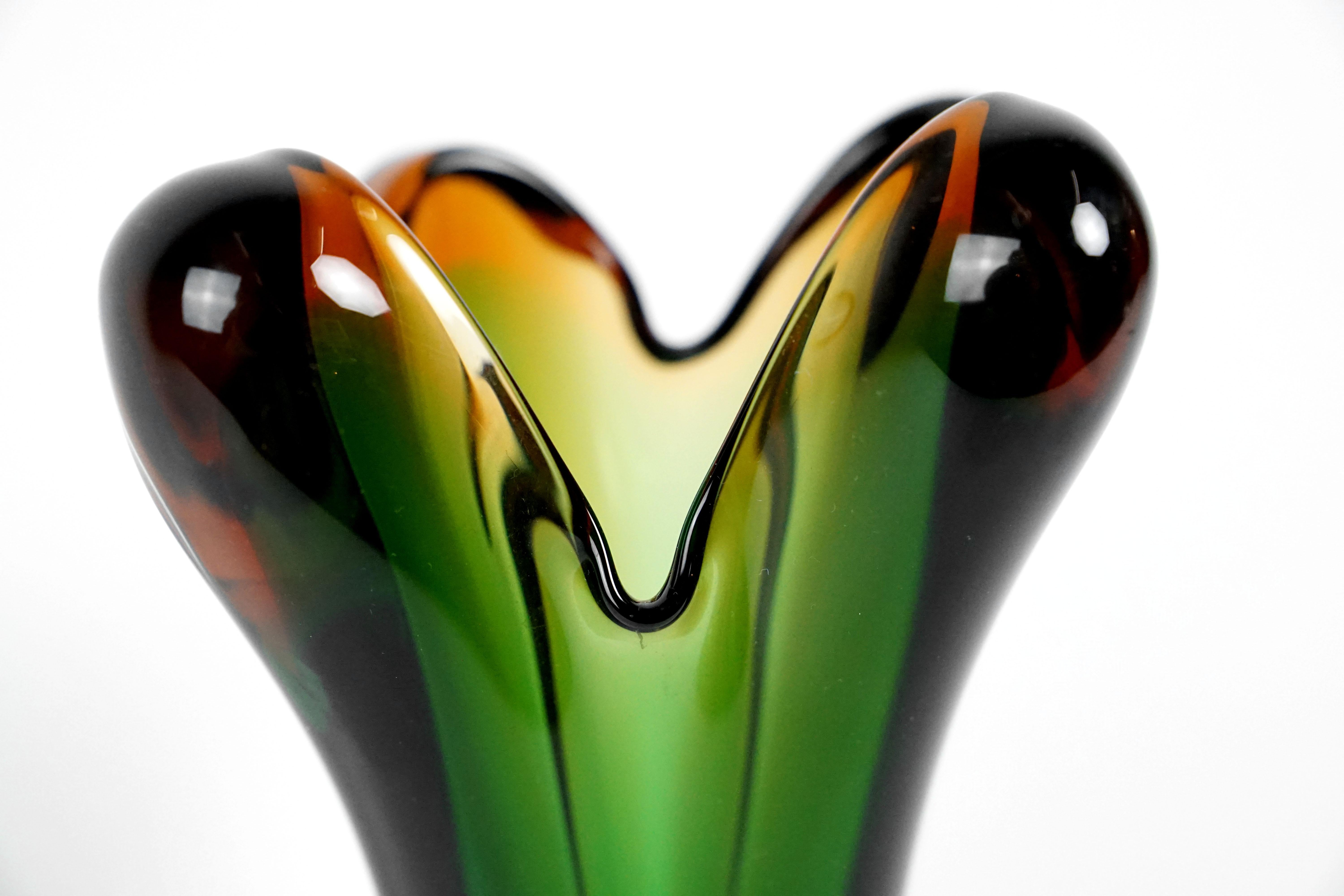 Green and Red Art Glass Vase by Josef Hospodka, 1960s For Sale 2