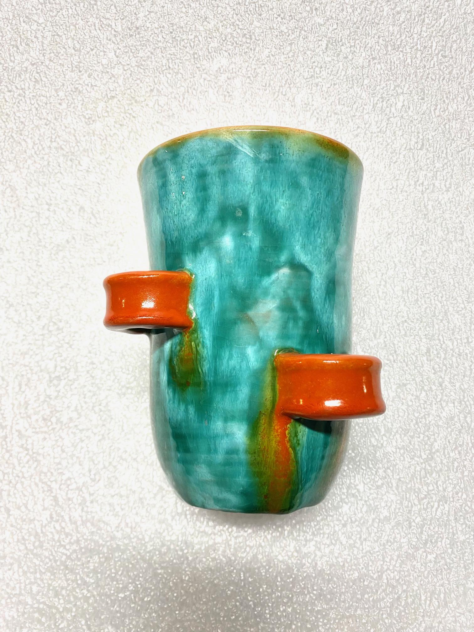 Autrichien Vase en céramique verte et rouge de Gmundner Keramik en vente