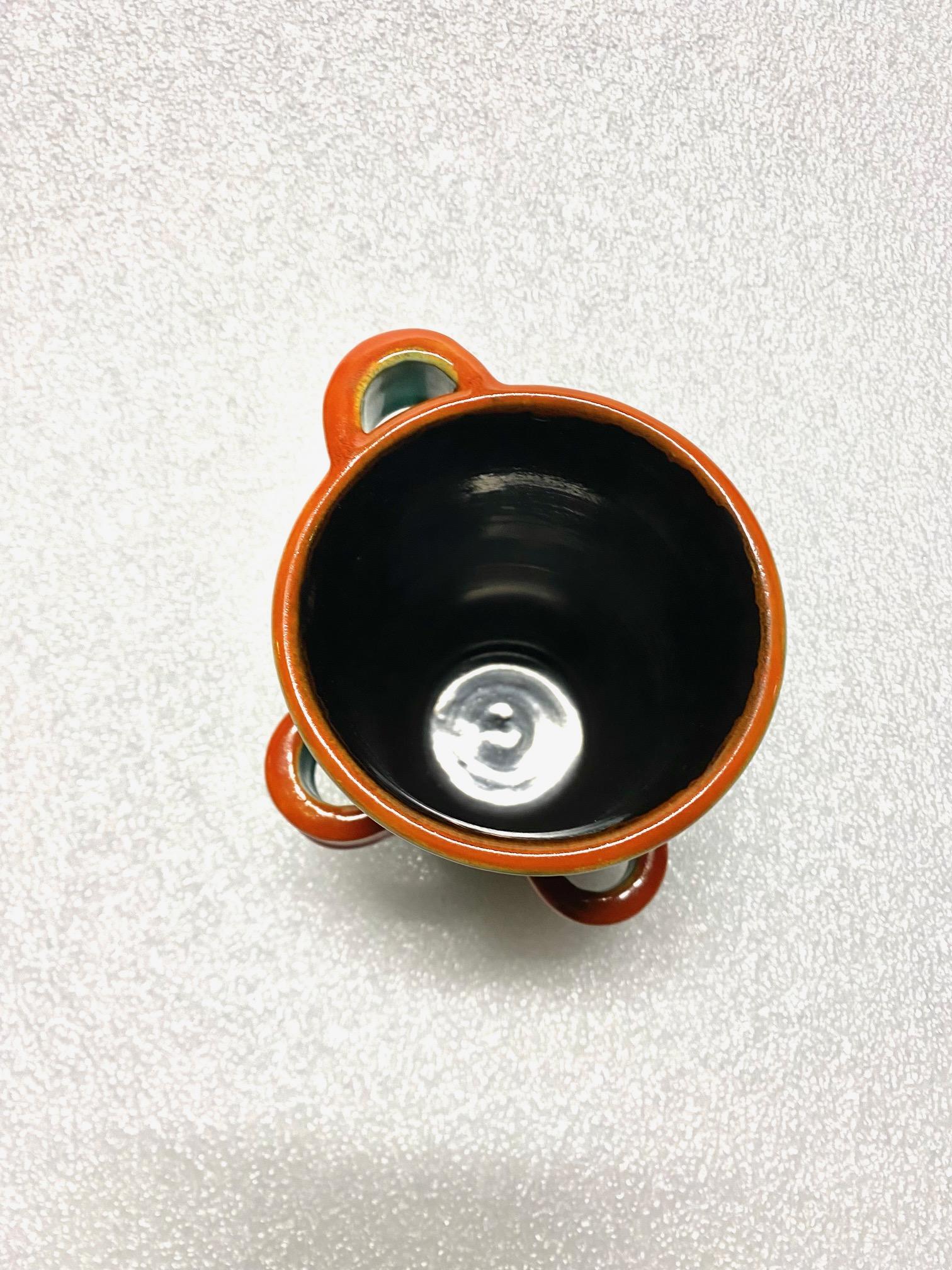 Milieu du XXe siècle Vase en céramique verte et rouge de Gmundner Keramik en vente
