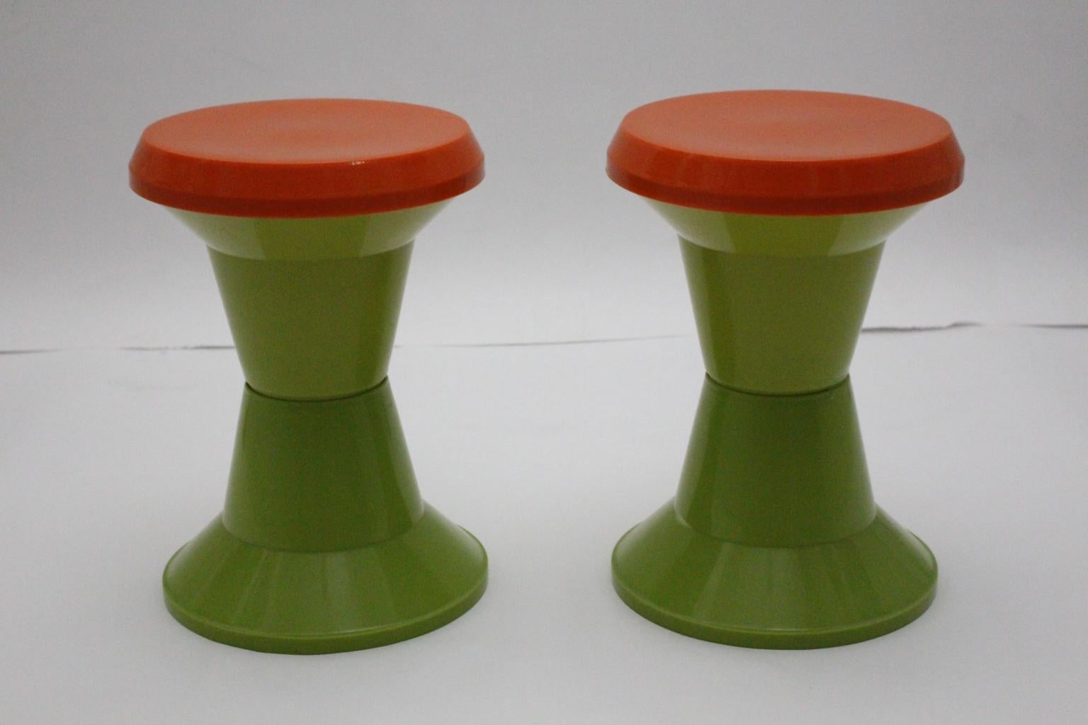 Space age set two ( 2 ) stools in the colors apple green and orange from plastic 1970s Italy.
Stamped underneath Giganplast Italy.
Very good vintage condition
approx. measures:
Diameter 30.5 cm
Height: 43 cm