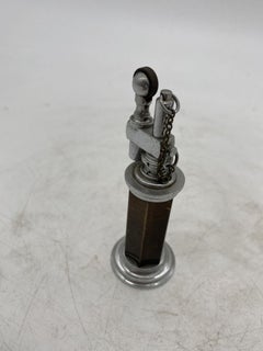 Briquet de table à chaîne pétrole « colonne » vert et argenté de Daltis