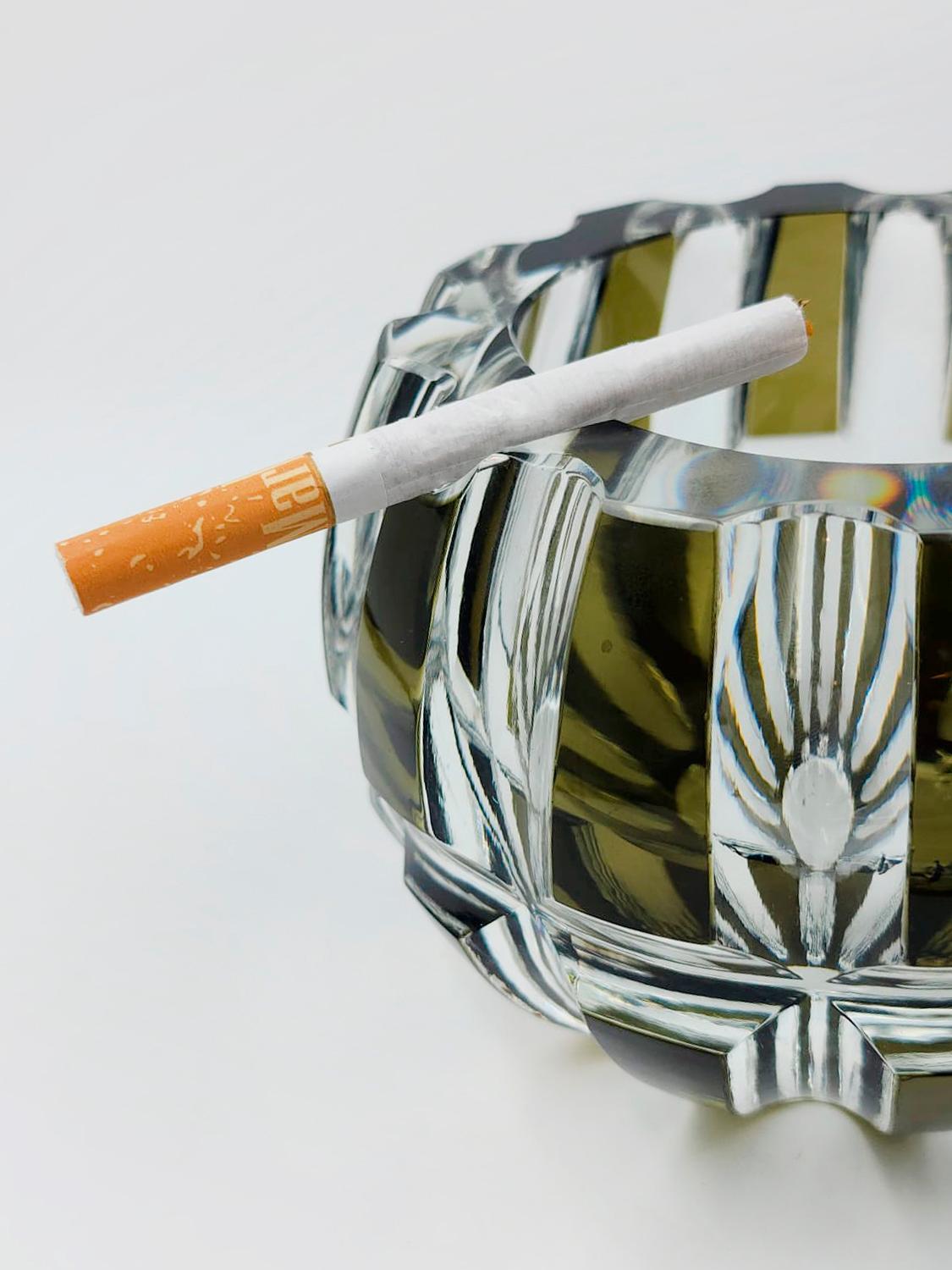 Art Glass Green and transparent Art Deco style glass ashtray For Sale