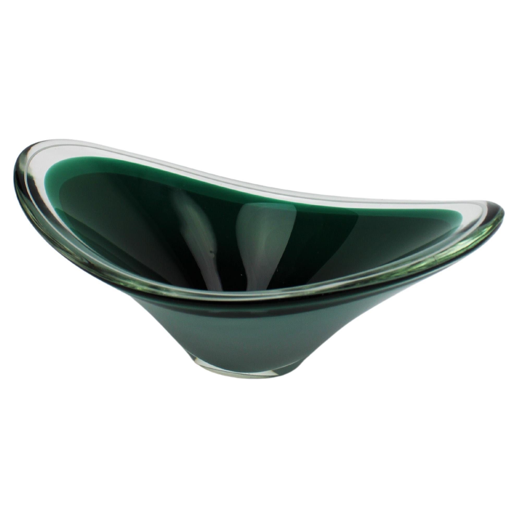 Green and white art Glass Bowl by Paul Kedelv for Flygsfors signed 1958 Sweden For Sale