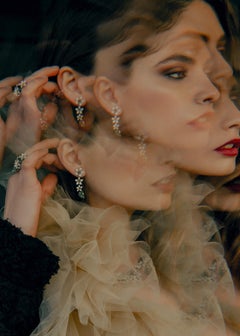 Green and White Diamonds Pavè Arabian Star Flower Earrings in 18kt White Gold