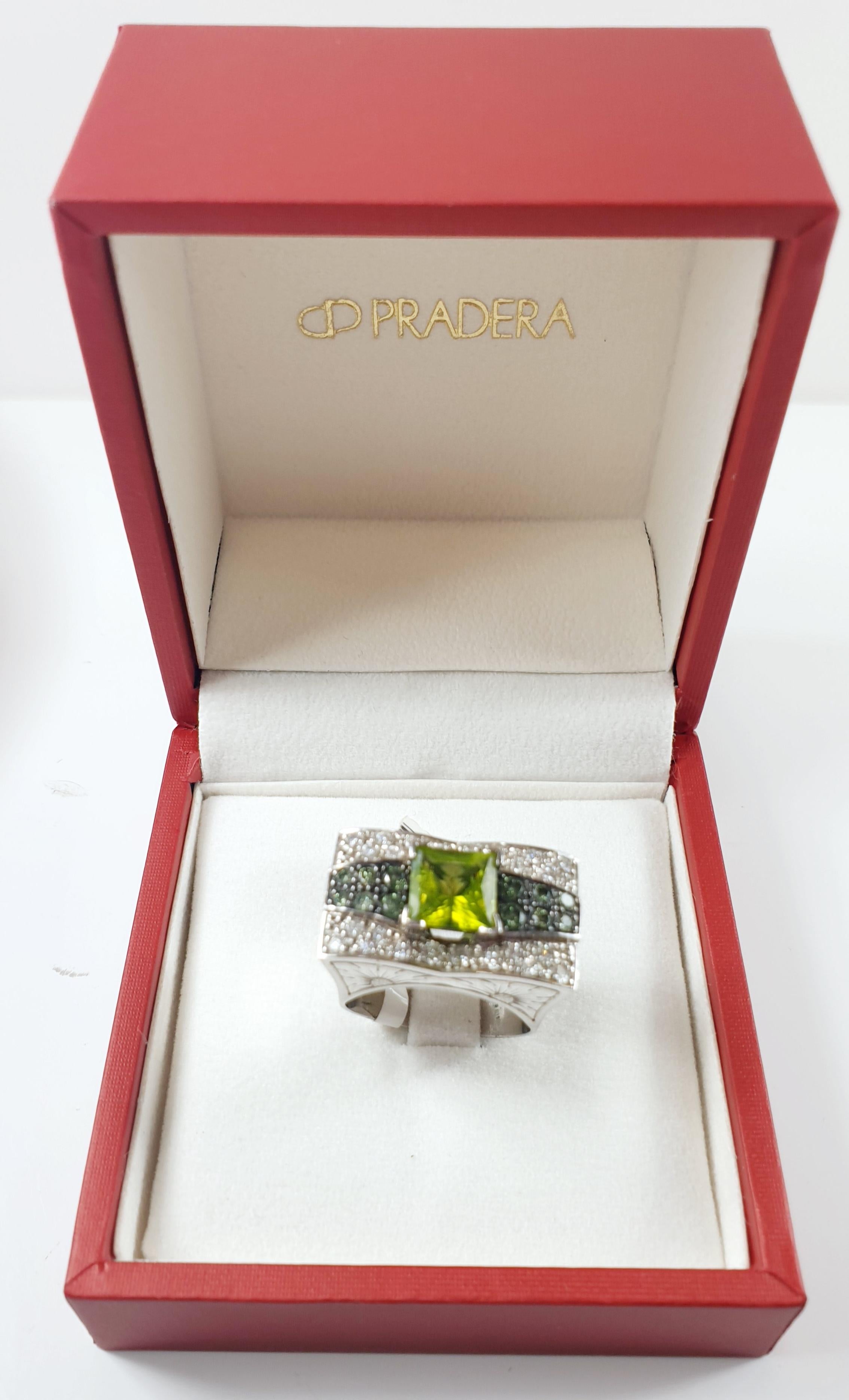 Green and White Diamonds Wiht Tsavorite Center Stone in 18 Karat White Gold Ring For Sale 3