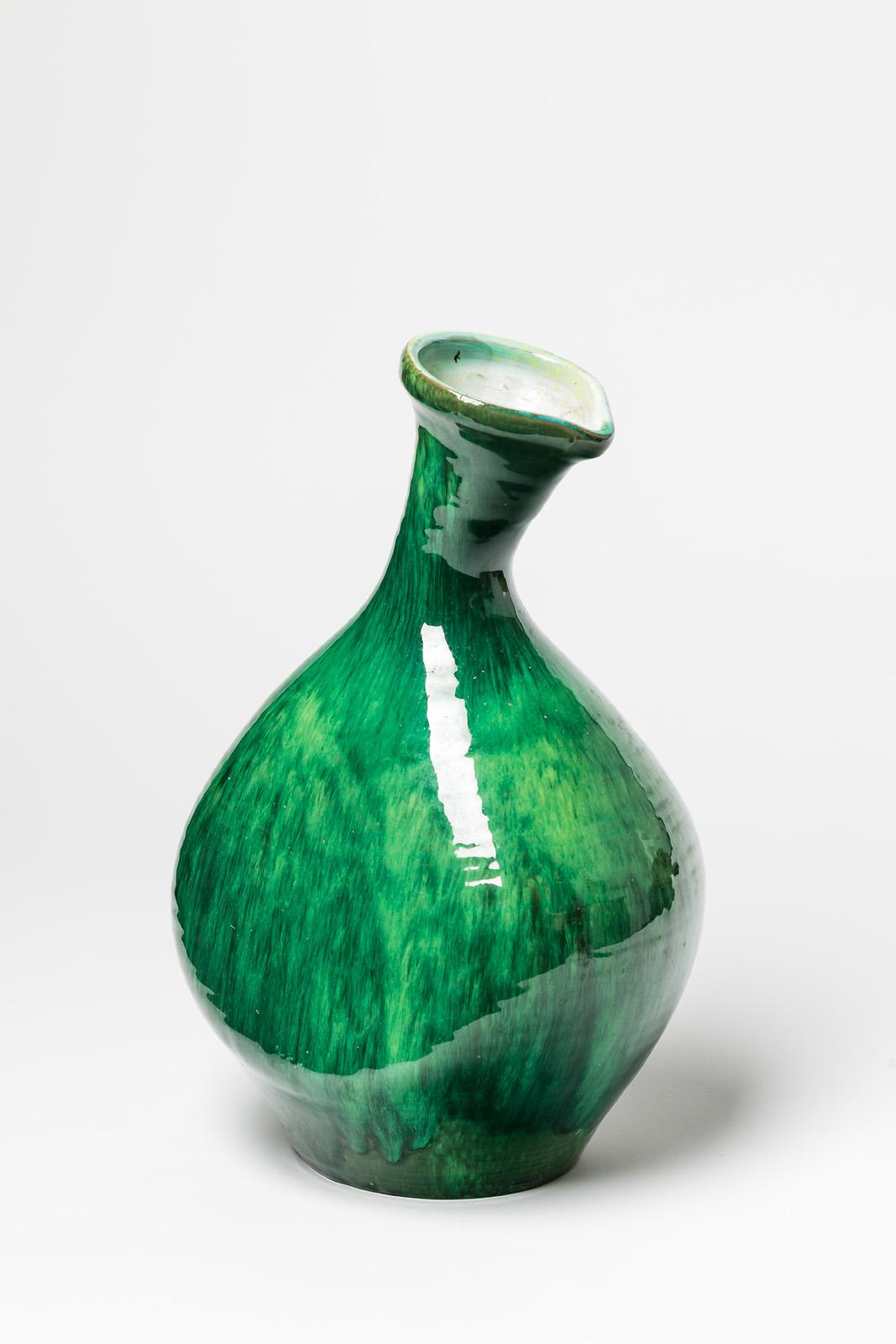 Vase aus Keramik

Original Freiform Keramik Vase mit weißen und grünen Keramik Glasuren Farben

Perfekter Zustand

Im Stil des MADOURA-Designs aus dem 20 

Maße: Höhe: 30 cm Groß: 20 cm.