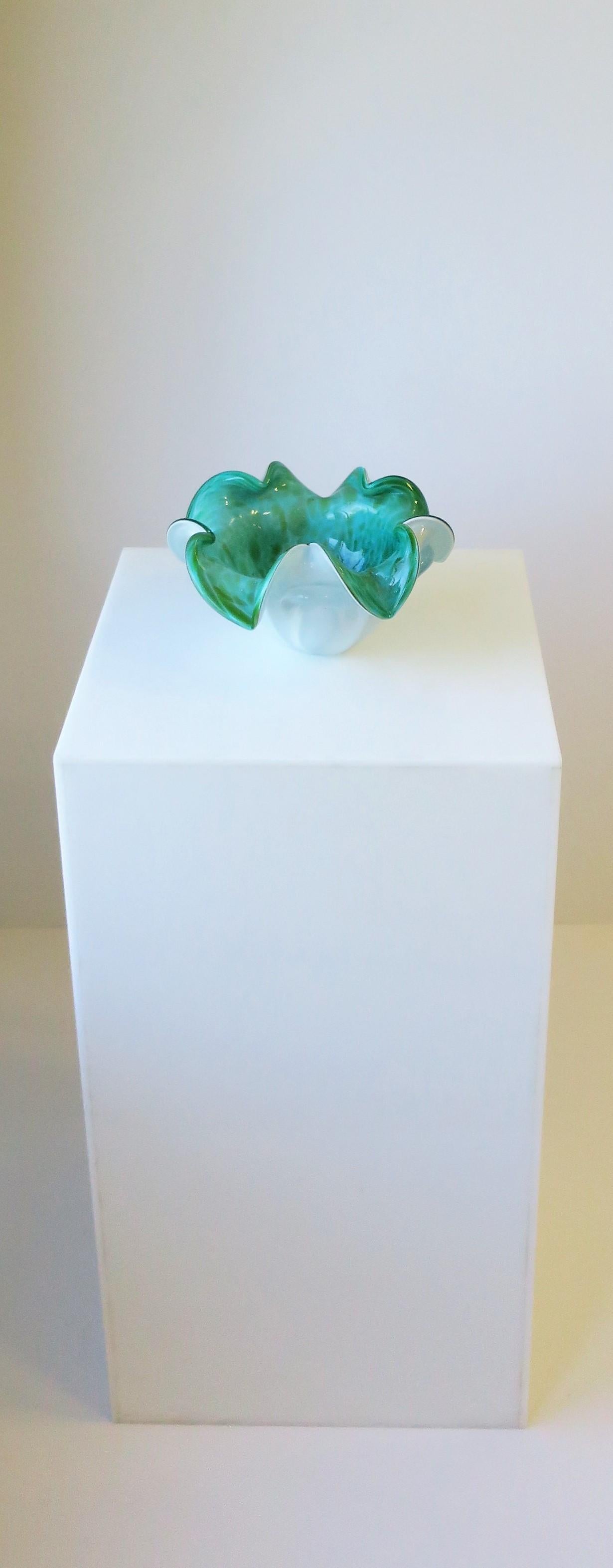 Mid-Century Modern Italian Murano Organic Modern Green and White Art Glass Bowl, 1960s For Sale