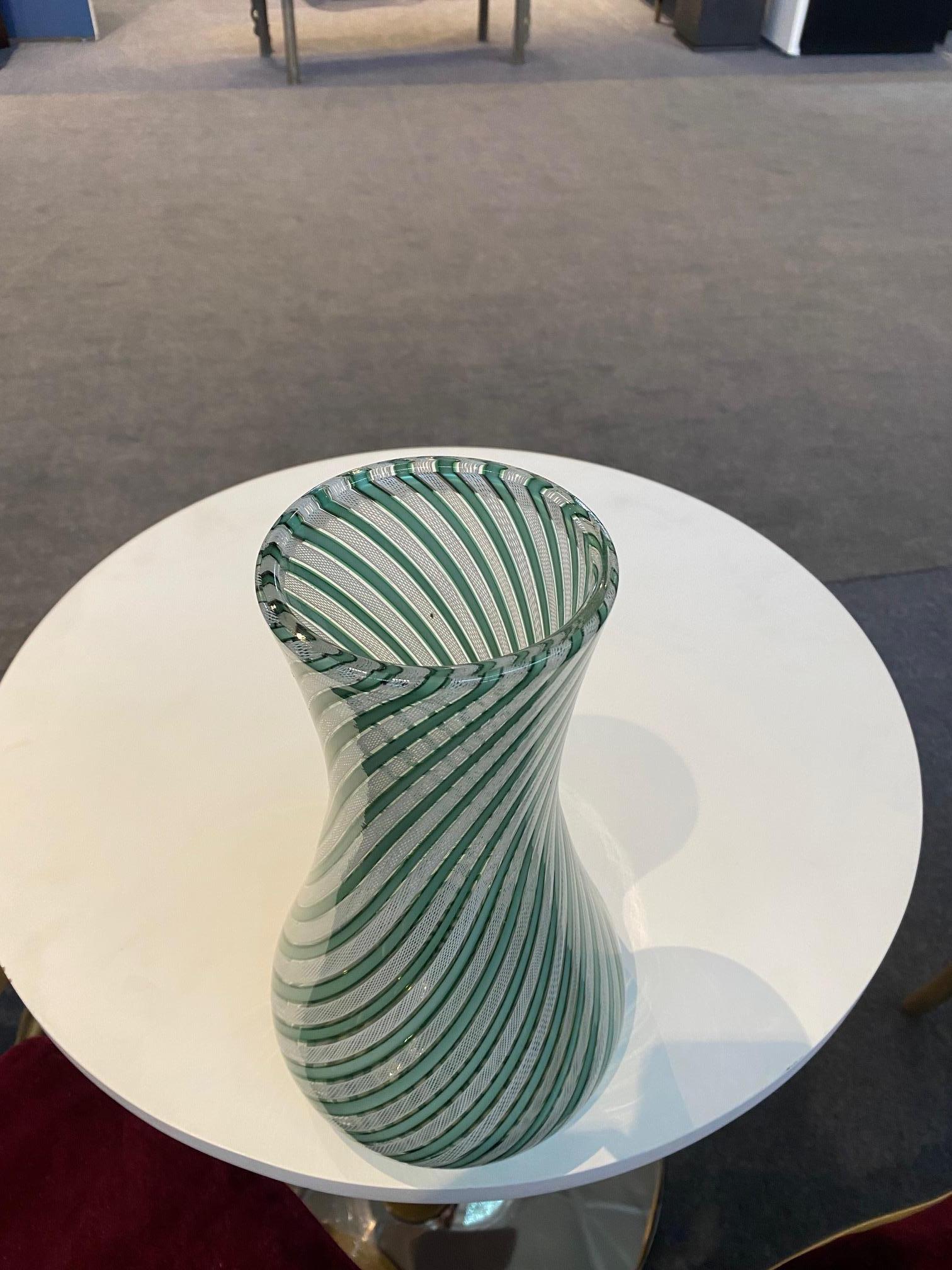 Mid-Century Modern Vase en verre de Murano vert et blanc 