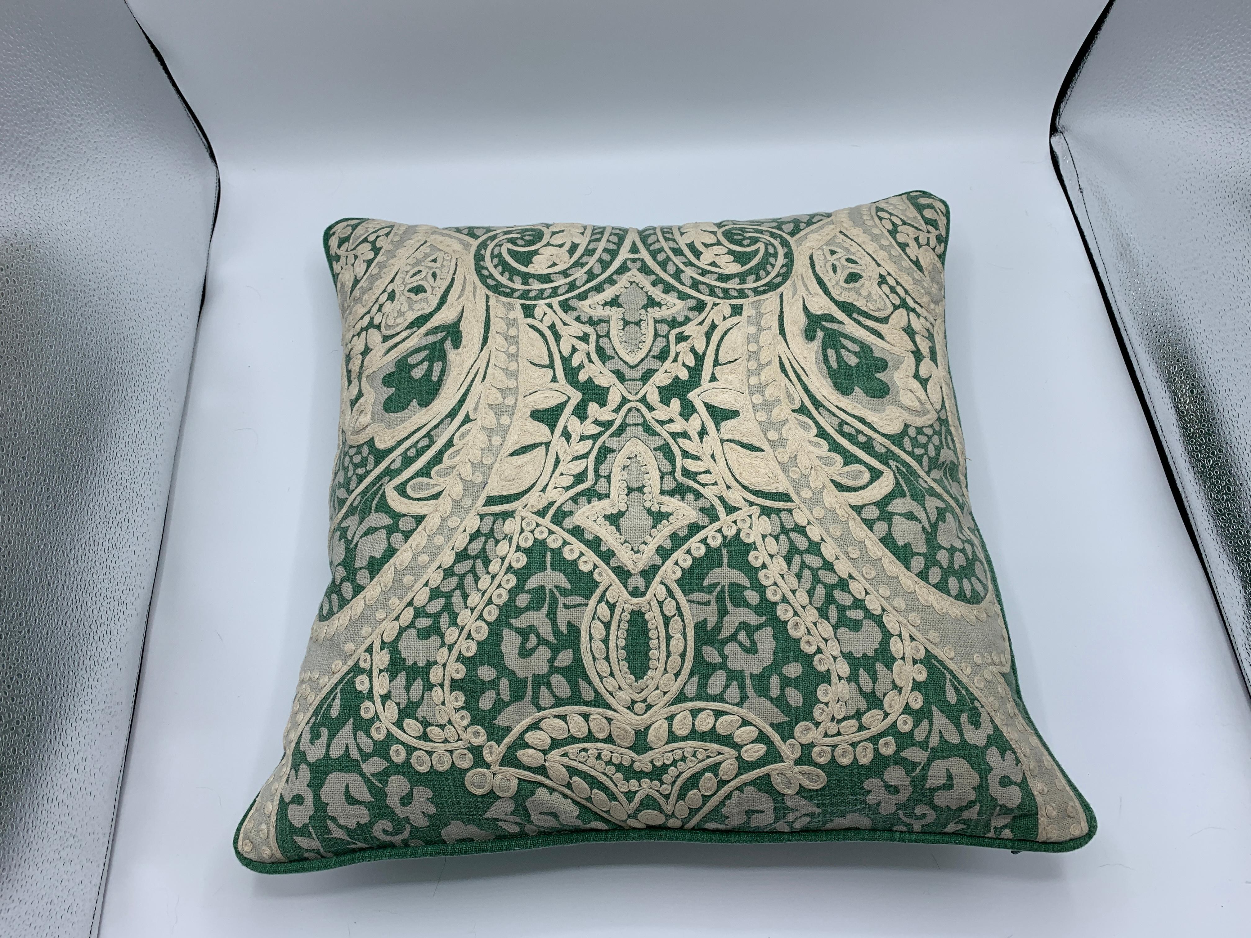 Green and White Linen Pillows with Damask Embroidery, Pair In Good Condition For Sale In Richmond, VA