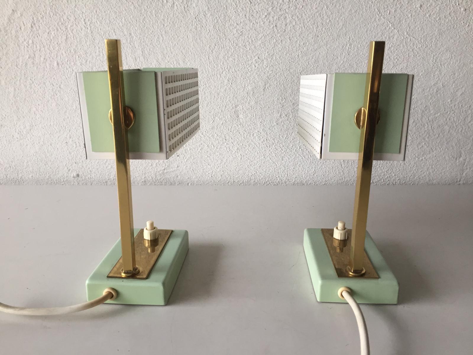 Green and White Metal Pair of Table Lamps Style of Mathieu Matégot, 1950s In Good Condition For Sale In Hagenbach, DE