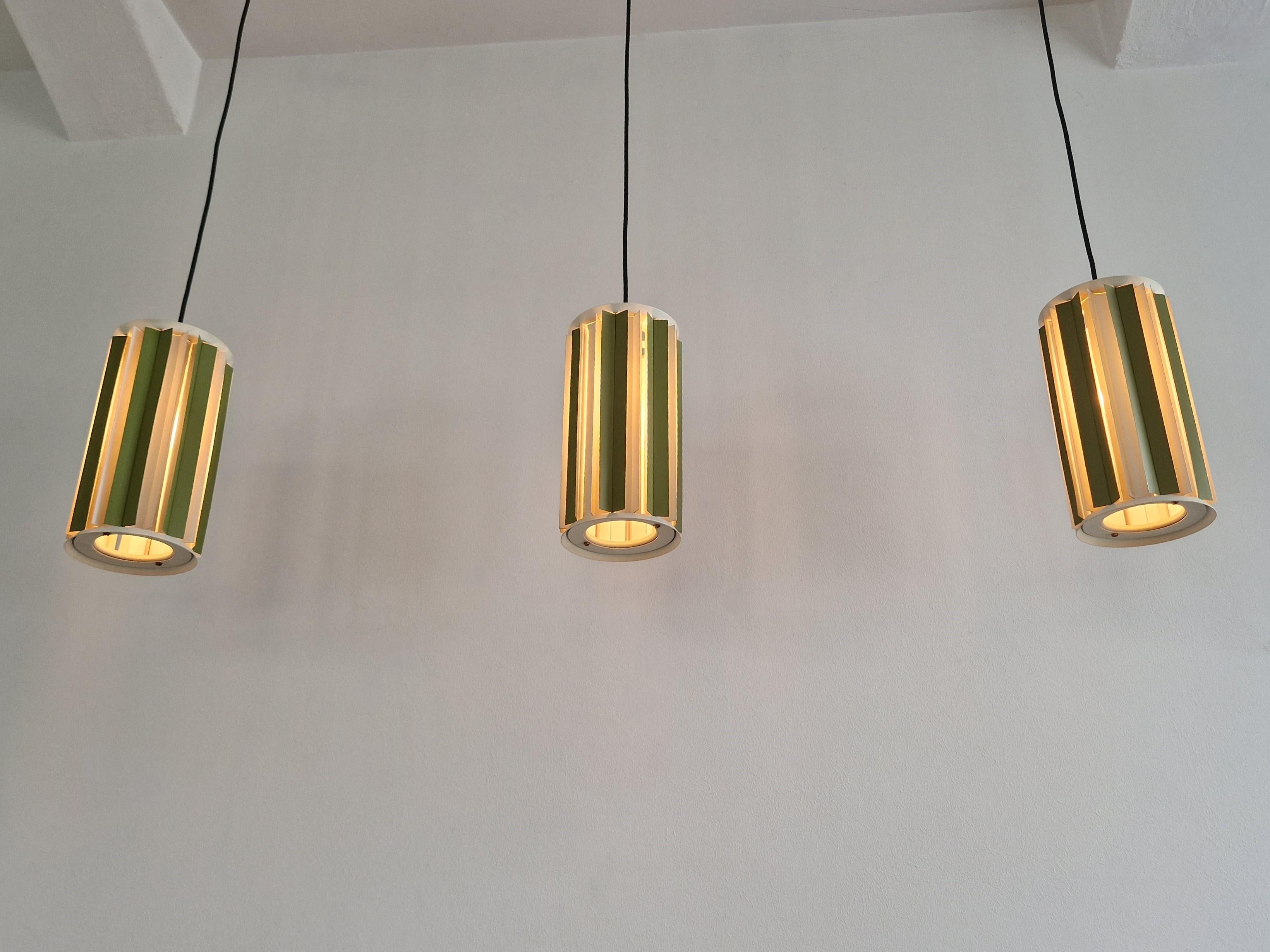 Lampada a sospensione in metallo verde e bianco, Danimarca, anni '60 in vendita 3