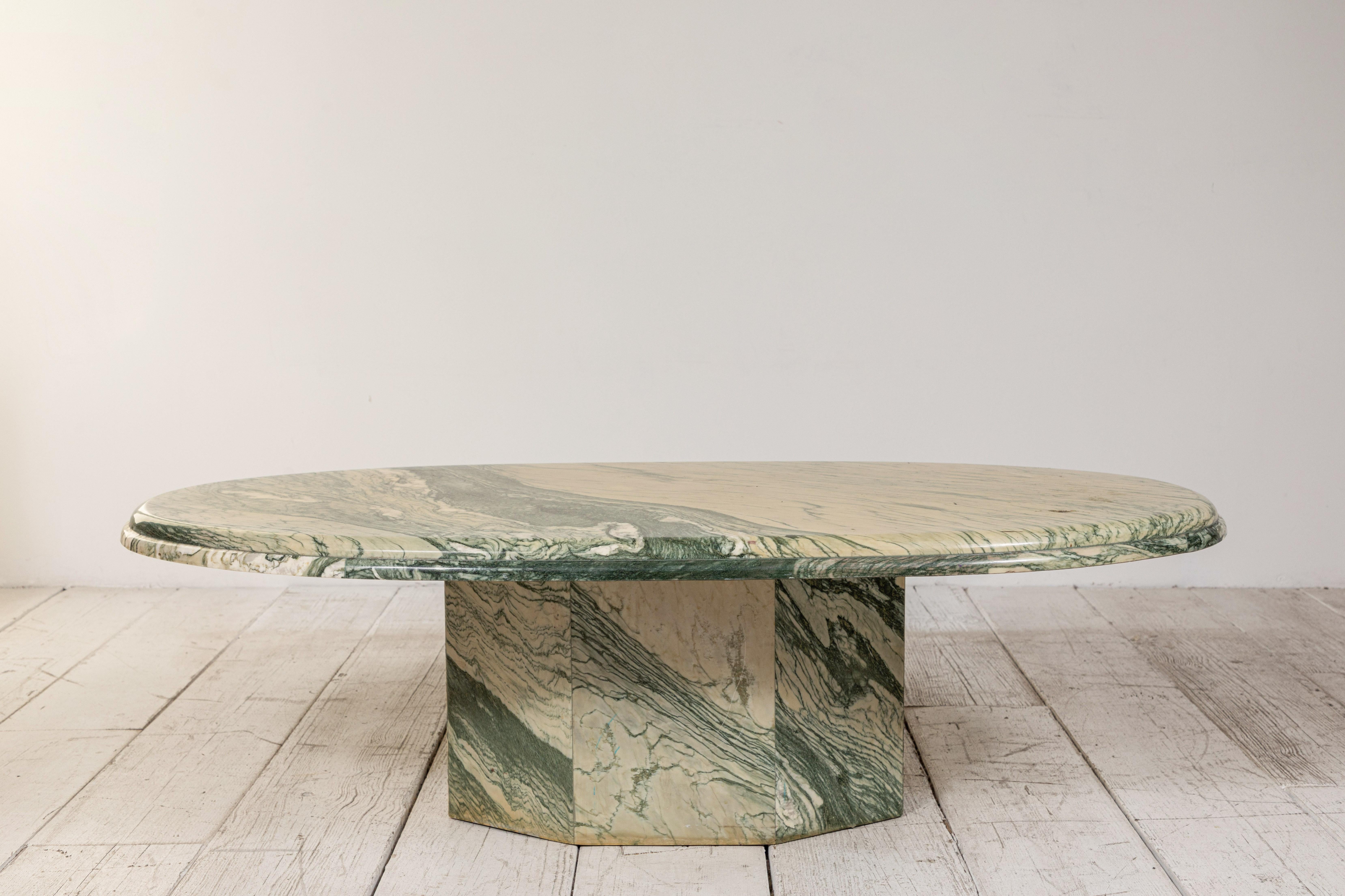 This green marbled cocktail table offers beautiful natural colorations along with its unique classic shape.