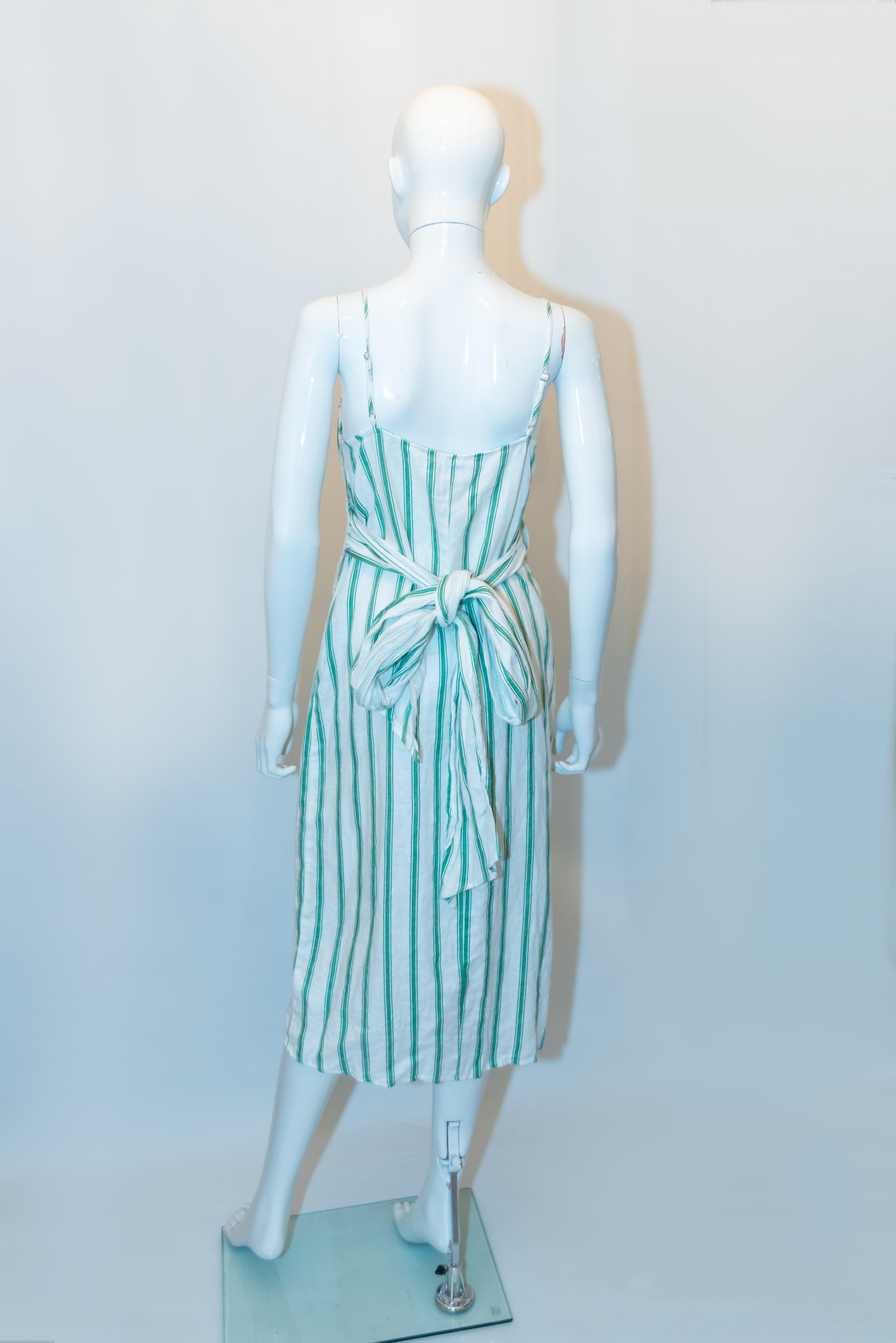 Vestido de lino a rayas verdes y blancas de Reformation en Bueno estado para la venta en London, GB