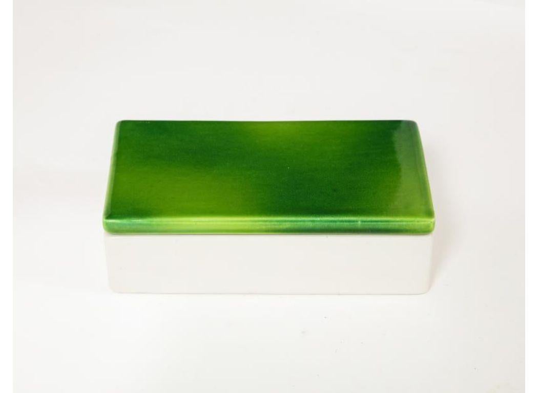 Green and White Two-Tone Glazed Porcelain Lidded Box by Raymor, c. 1960 In Good Condition For Sale In New York City, NY