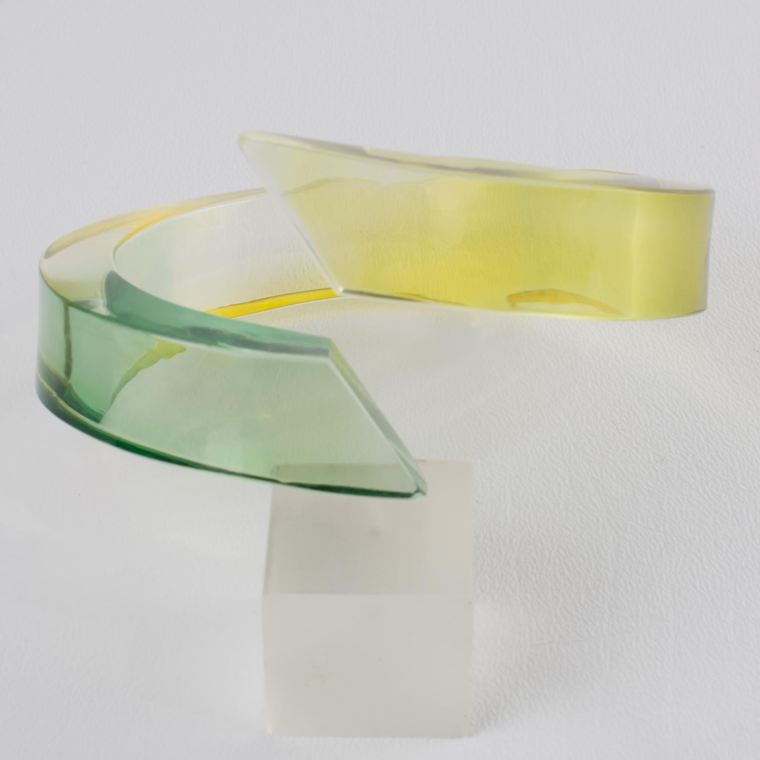 Pulsera Bypass de Lucita Verde y Amarilla en Excelente estado para la venta en Atlanta, GA