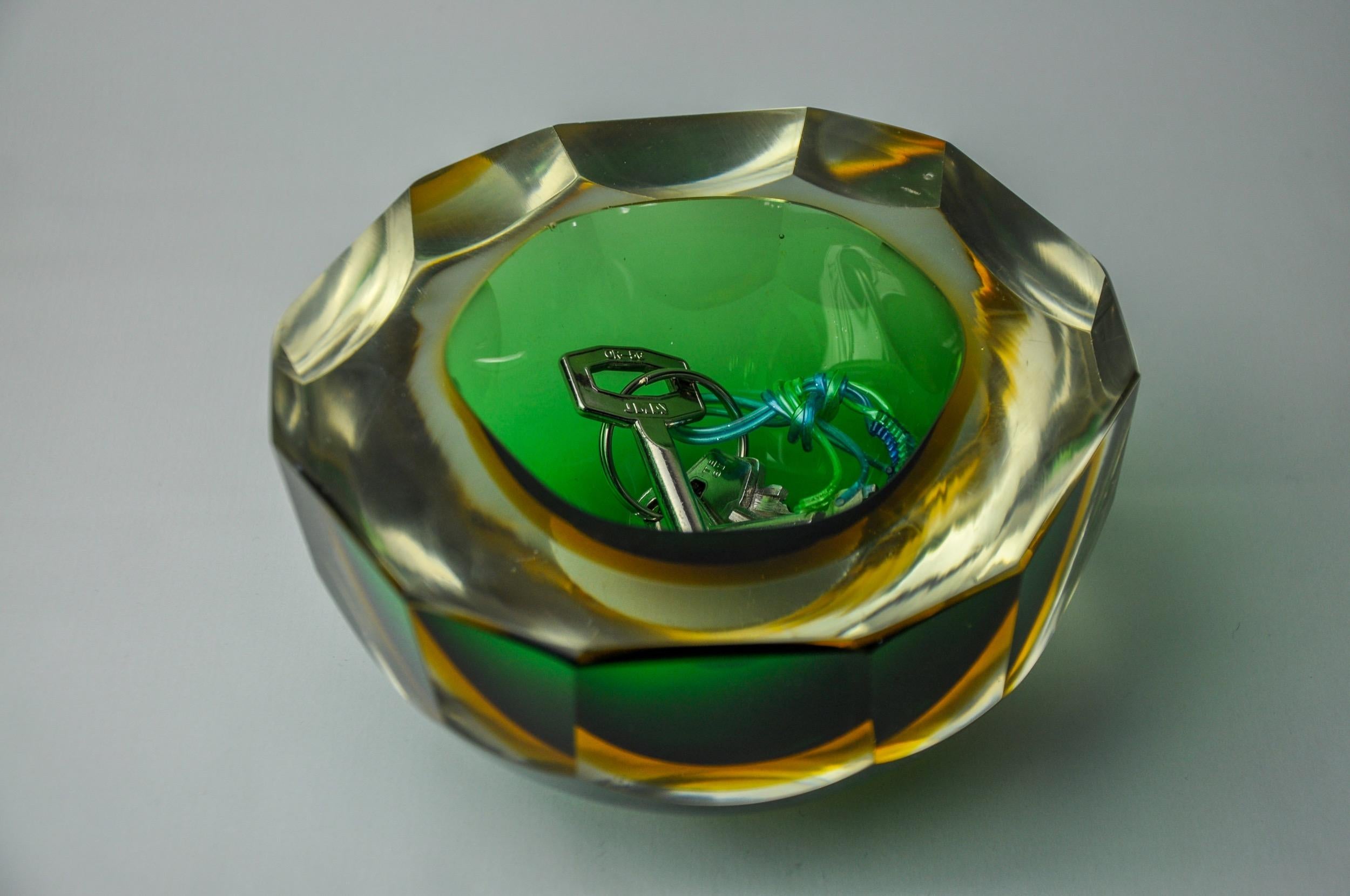 Bolsillo vacío verde y amarillo sommerso de seguso, cristal de murano, italia, 1970 Cristal en venta