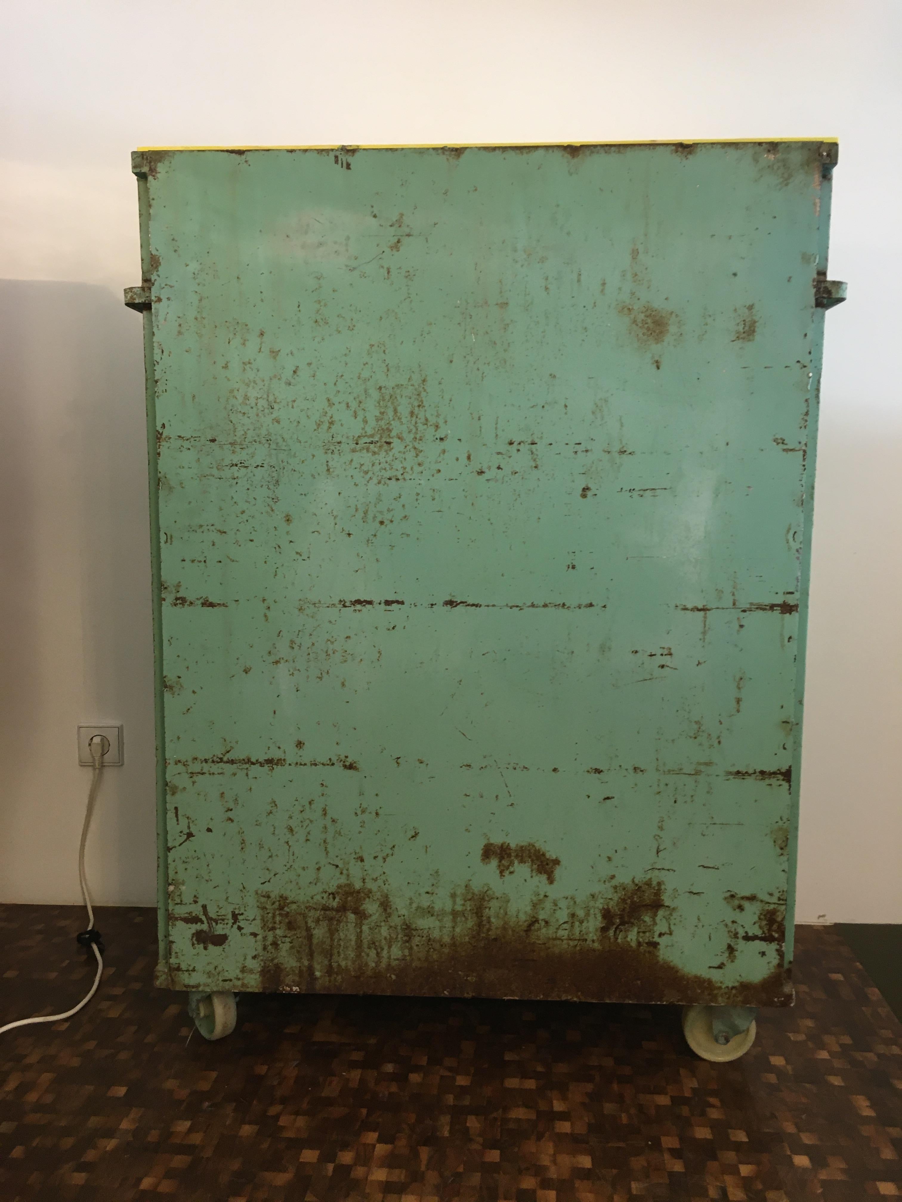 Green and Yellow Vintage Iron Industrial Storage Cabinet In Good Condition For Sale In Porto, PT