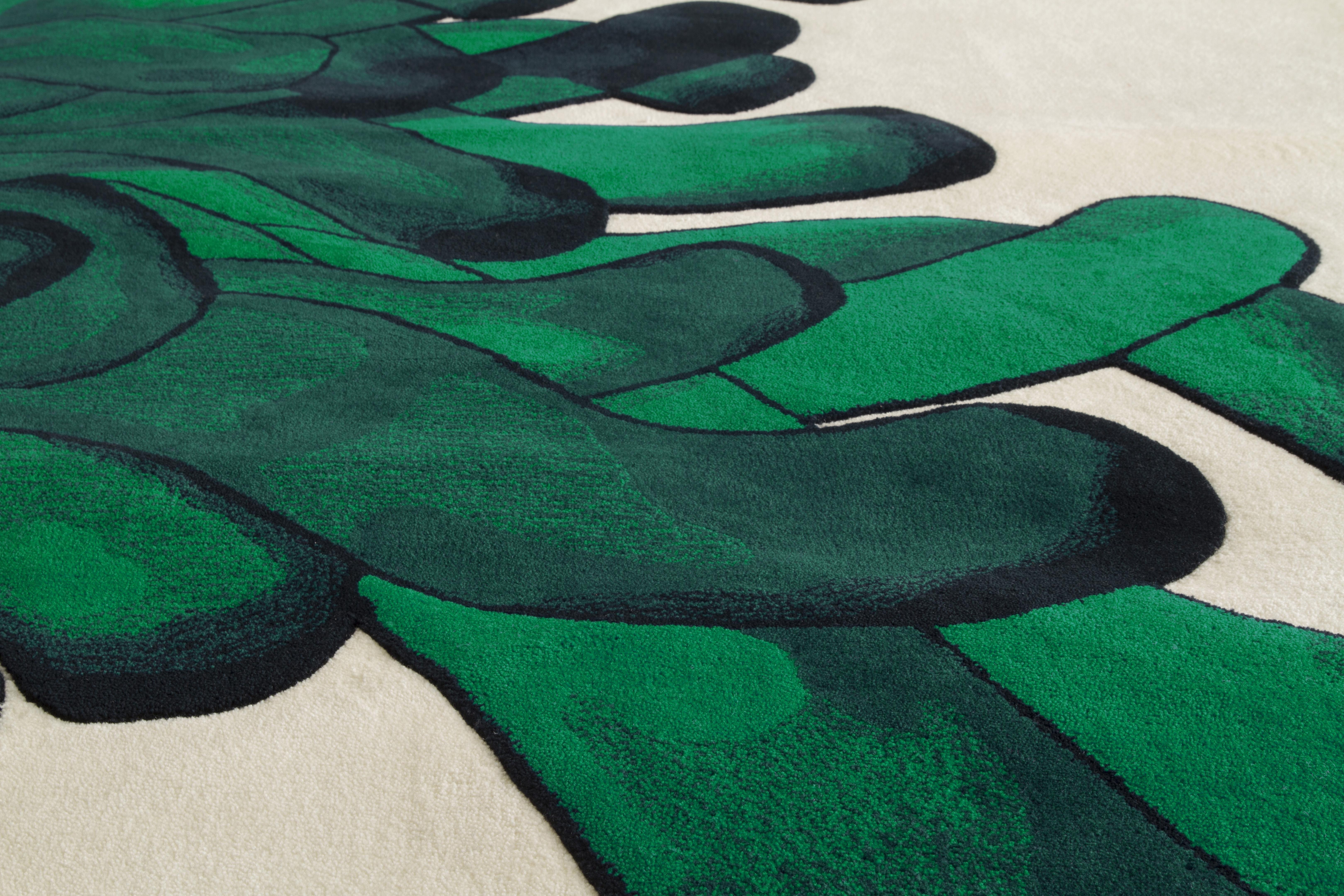 Anemone ist ein Teppich, der von einem Gemälde inspiriert wurde, in dem die Pinselstriche die langsamen Bewegungen von Seeanemonen nachahmen.
Die verschiedenen Blau-, Rot-, Grau- oder Grüntöne des Aquarells werden mit Wolle perfekt umgesetzt.
Jede