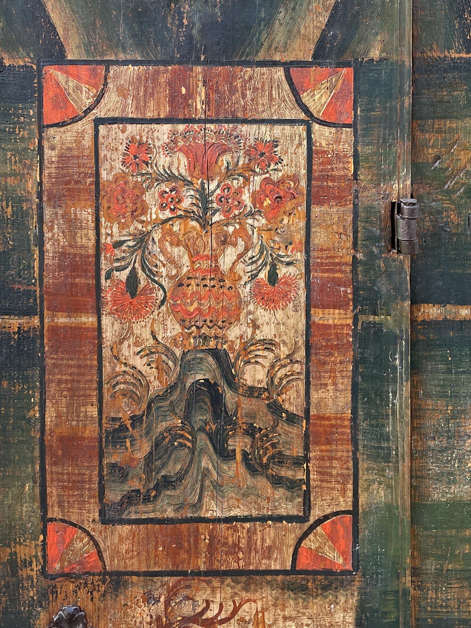 Green Animal and Floral Painted Alpine Cupboard  - 1792 in vendita 2