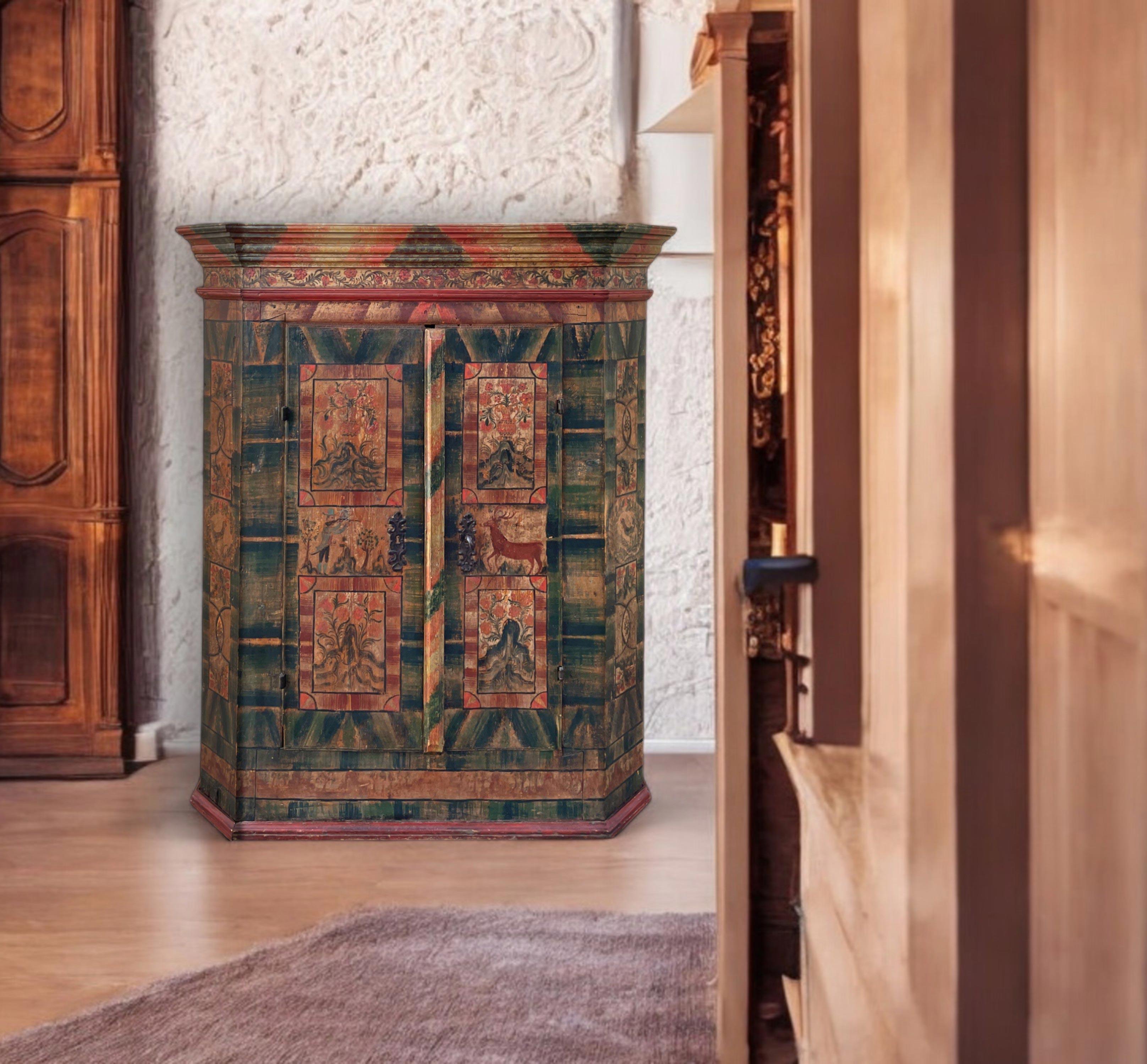 Dipinto Green Animal and Floral Painted Alpine Cupboard  - 1792 in vendita