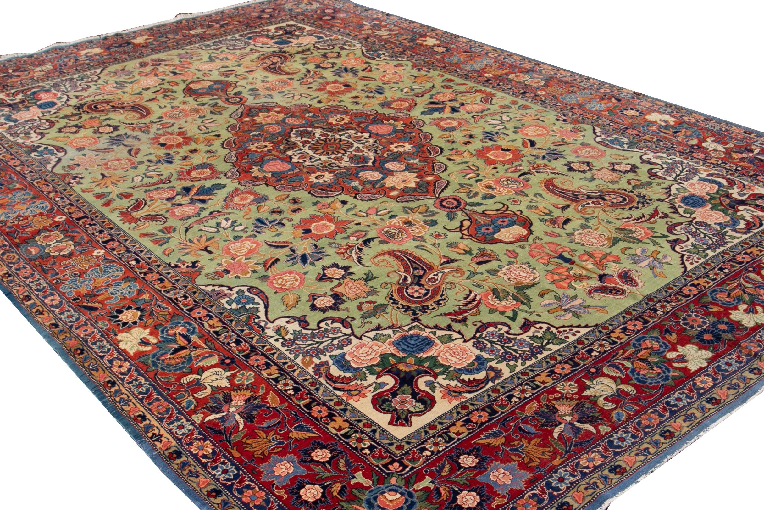 Tapis persan antique vert de Tabriz en laine fait à la main en vente 8