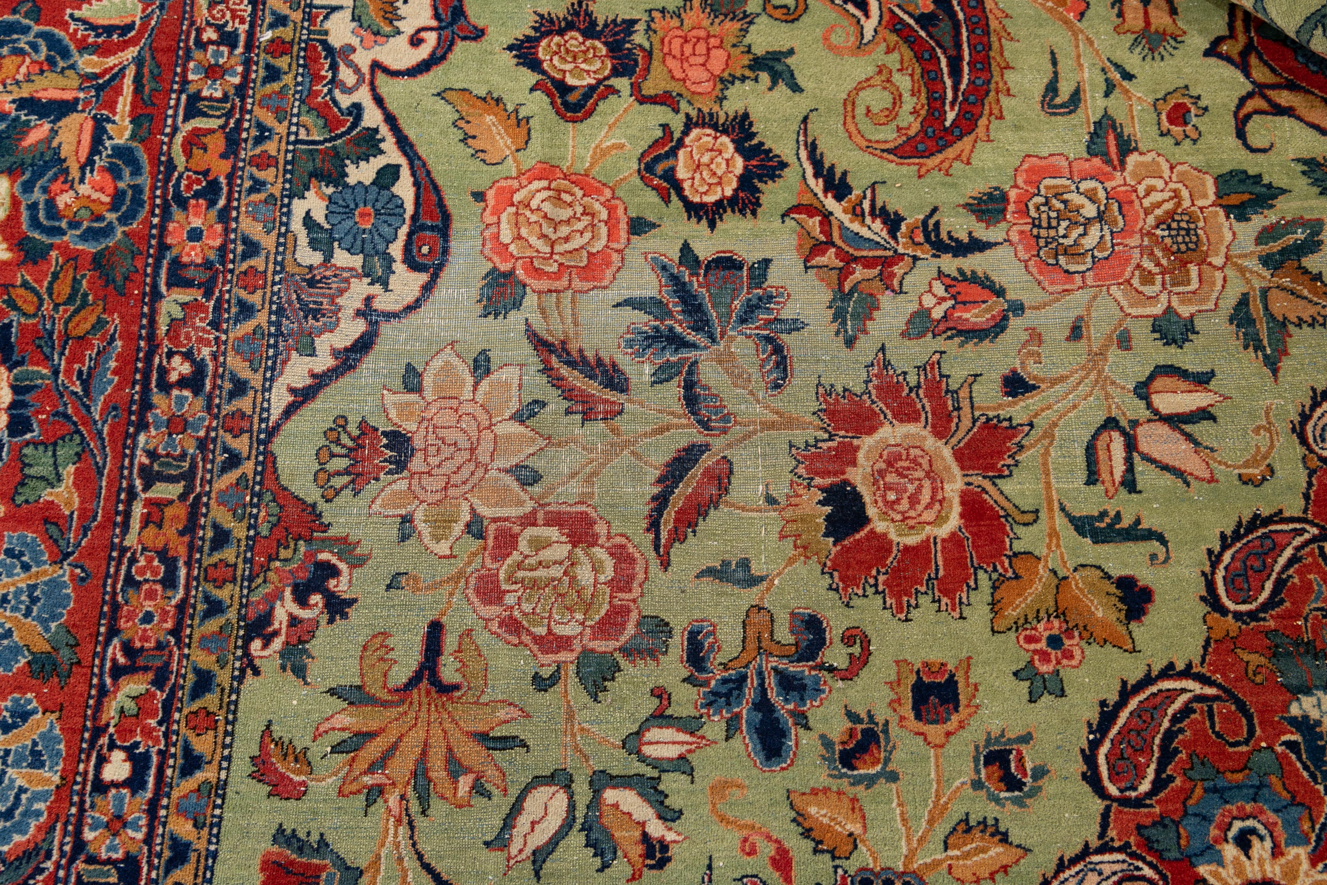 Tapis persan antique vert de Tabriz en laine fait à la main en vente 9