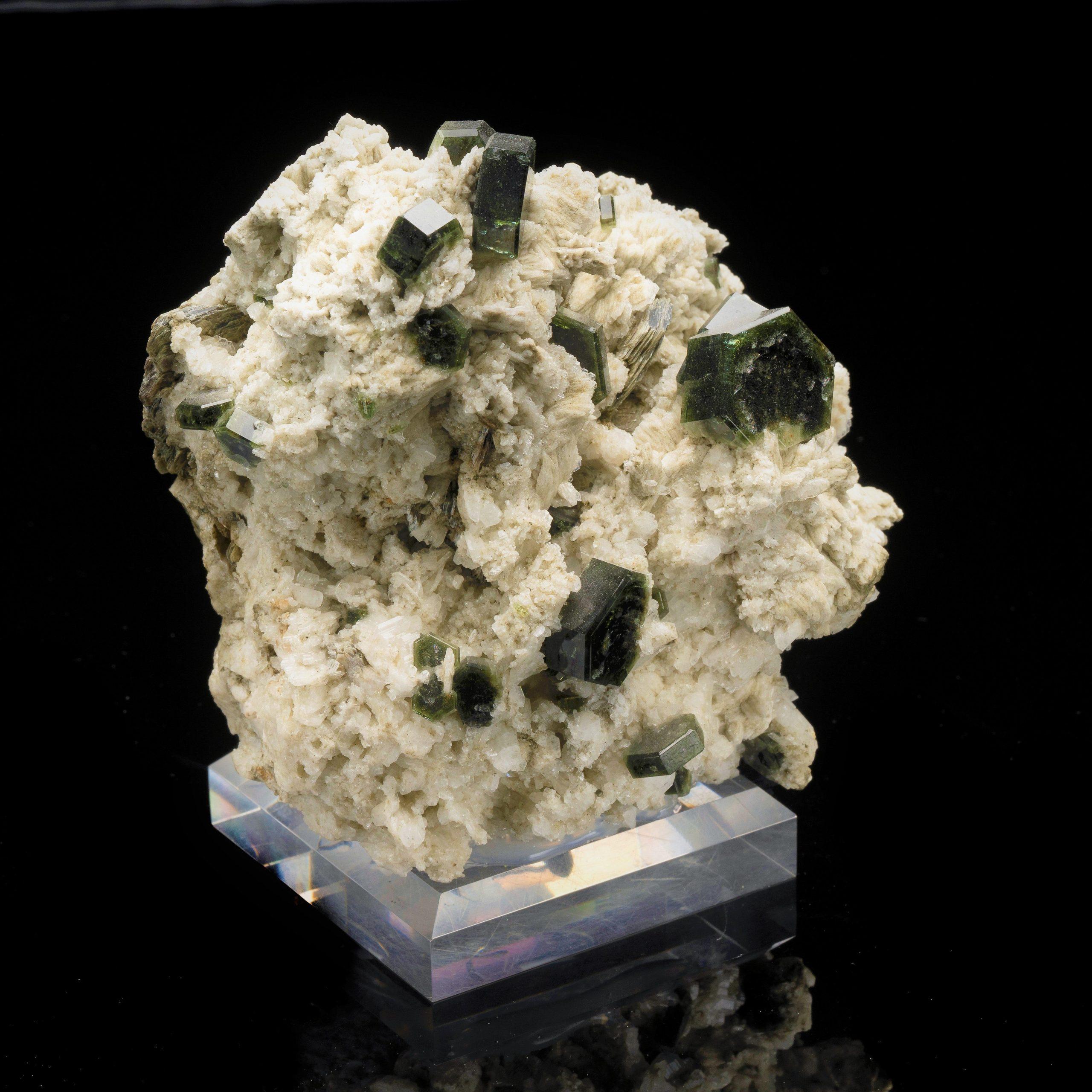Green Apatite From Brazil In New Condition For Sale In New York, NY