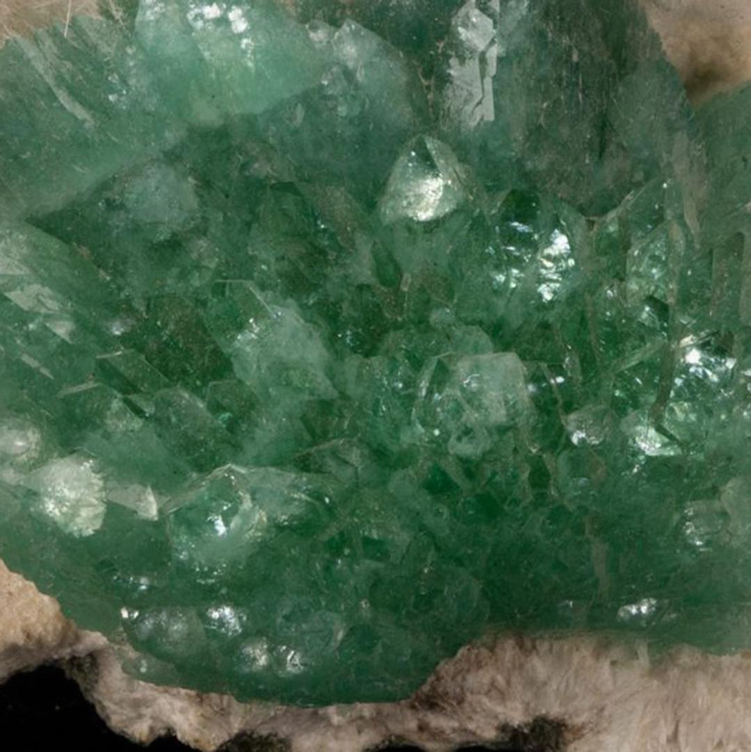 Apofillite verde su okenite in vendita 1