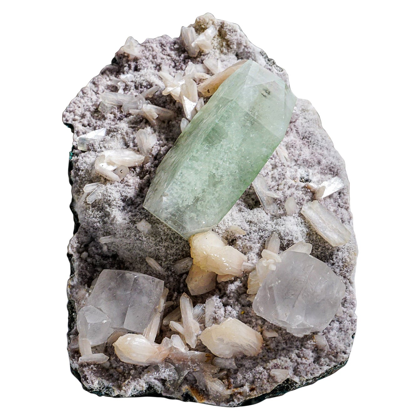 Apophyllite verte avec calcite et tige de pierre précieuse du district de Pune, Inde