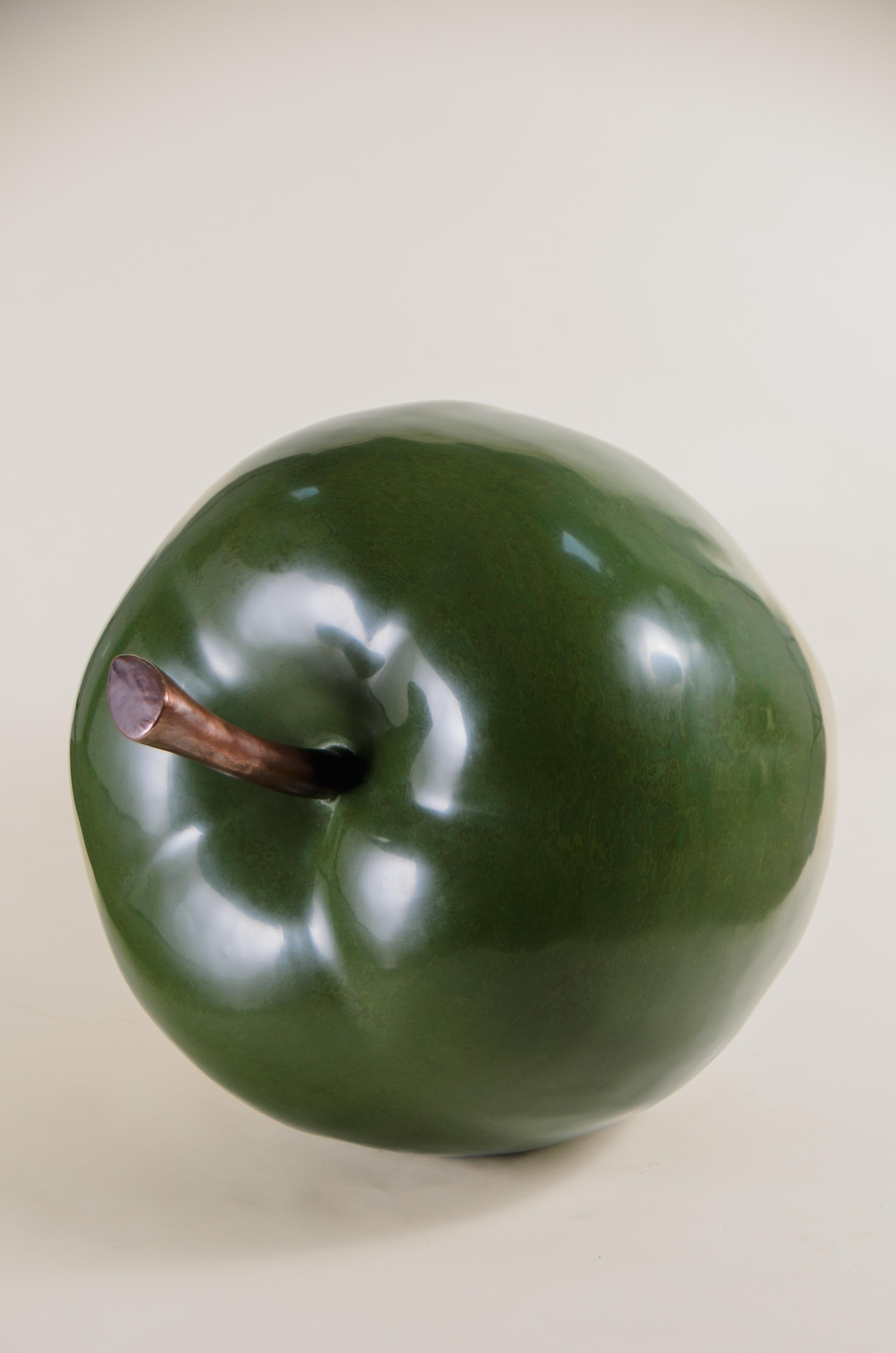 Green Apple Lacquer Sculpture w/ Copper Stem by Robert Kuo, Limited Edition In New Condition For Sale In Los Angeles, CA