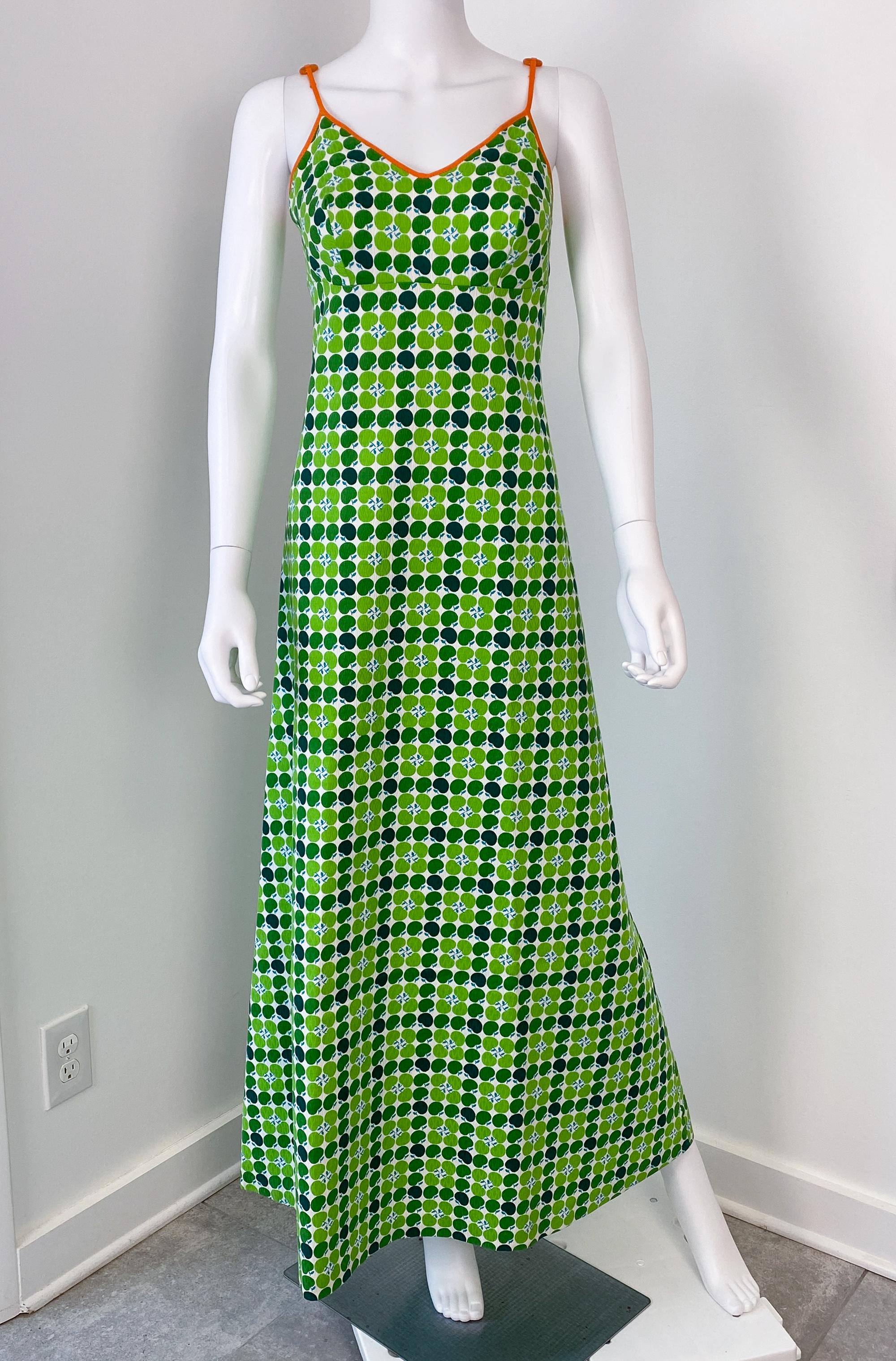 Verde Maxi abito senza maniche in cotone con stampa a mela verde, taglia 8, anni '70 in vendita