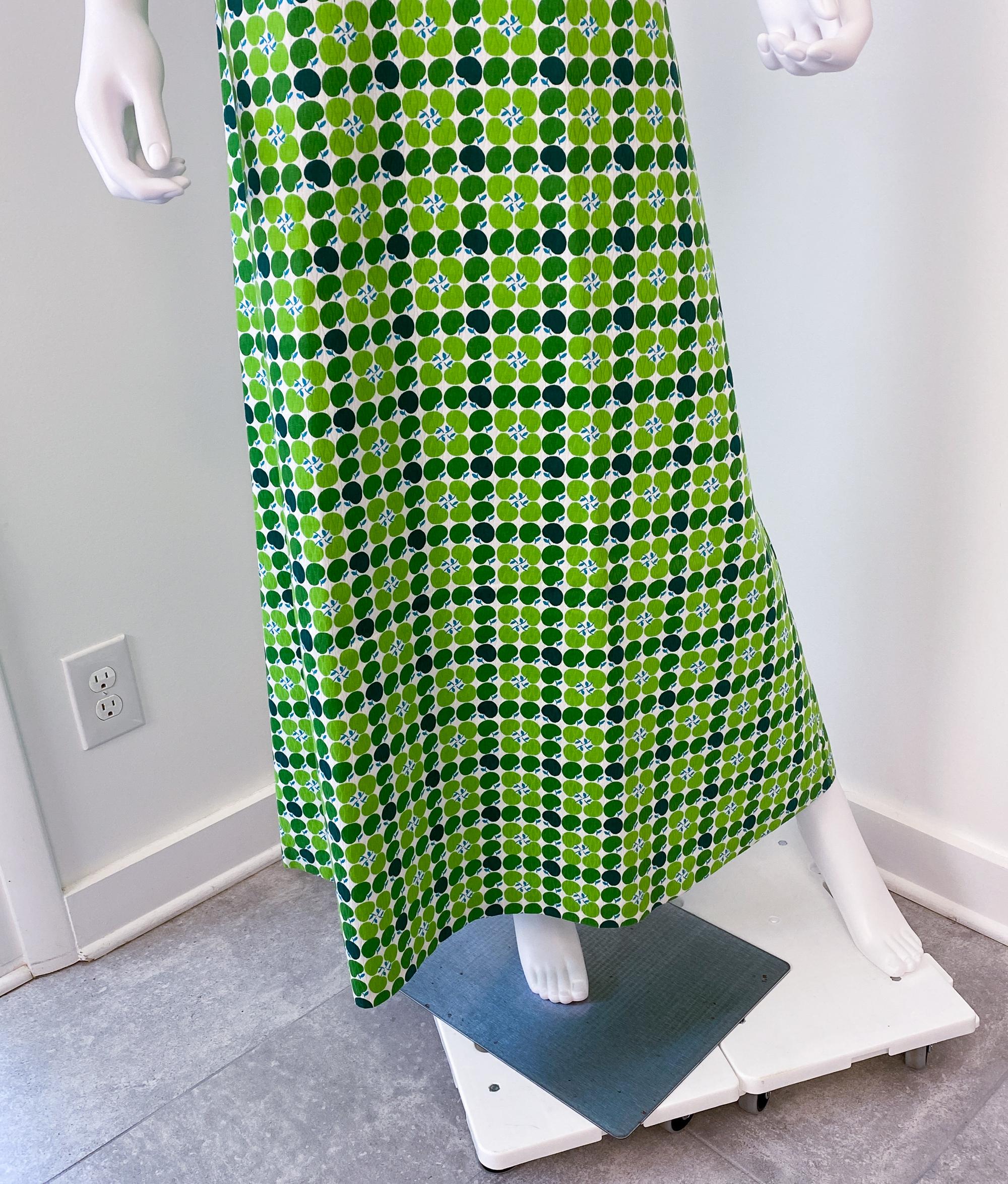 Donna Maxi abito senza maniche in cotone con stampa a mela verde, taglia 8, anni '70 in vendita