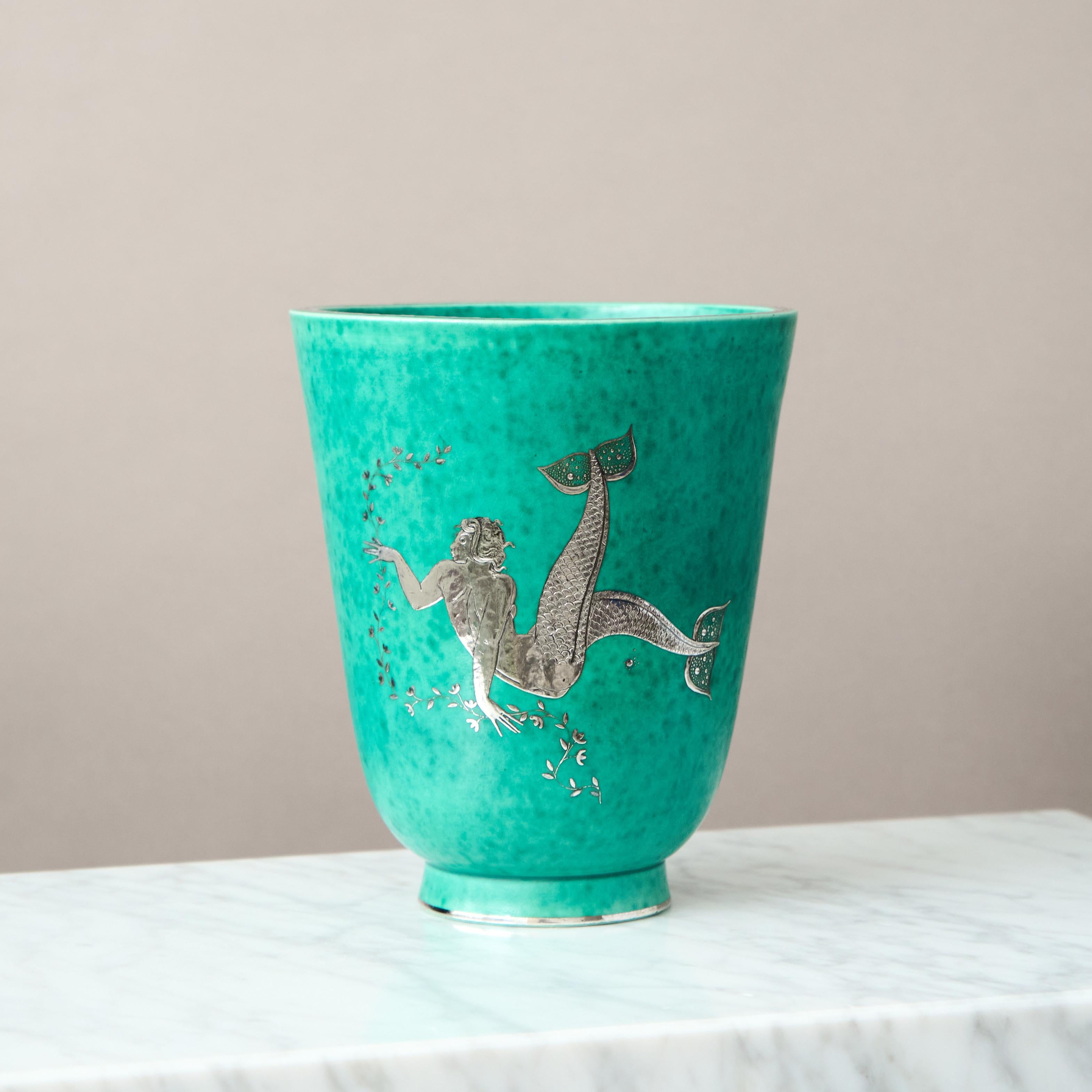 A beautiful Art Deco / Swedish Grace stoneware vase with amazing green glaze and hand-painted sterling silver decor, hence the name 'Argenta'.
Made by Wilhelm Kåge at Gustavsberg in Sweden, 1930s. 

Good condition. Wear consistent with age and